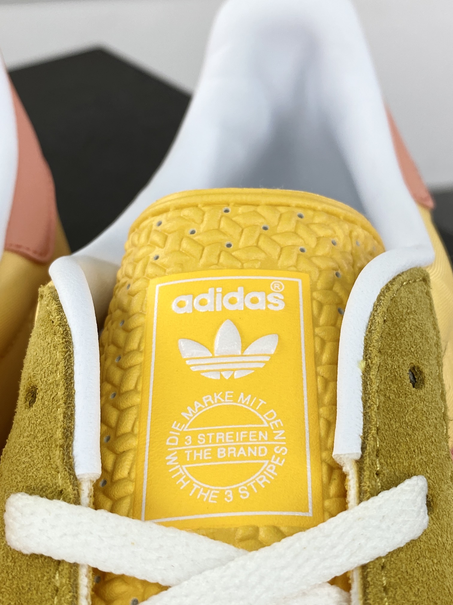 220 阿迪达斯Adidas Gazelle Indoor Trainers 羚羊内训系列低帮板鞋“翻毛粘土黄橘黄生胶底”IE2959