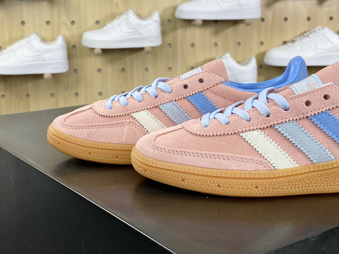 180 阿迪达斯Adidas Originals Handball SPZL 手球运动员板鞋“翻毛活力粉白灰蓝生胶底”IG1974