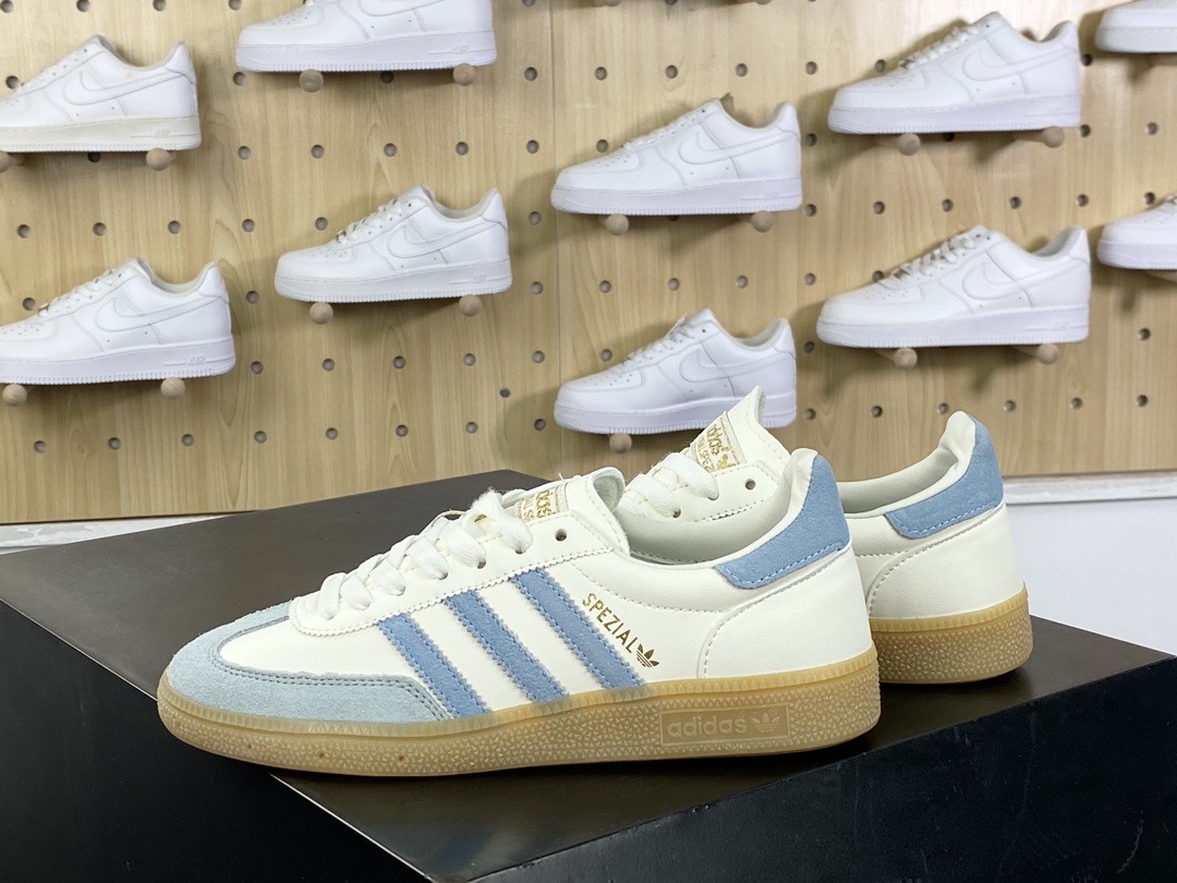 140 阿迪达斯Adidas Originals Handball SPZL 手球板鞋“皮革奶白浅蓝焦糖底”IE3710