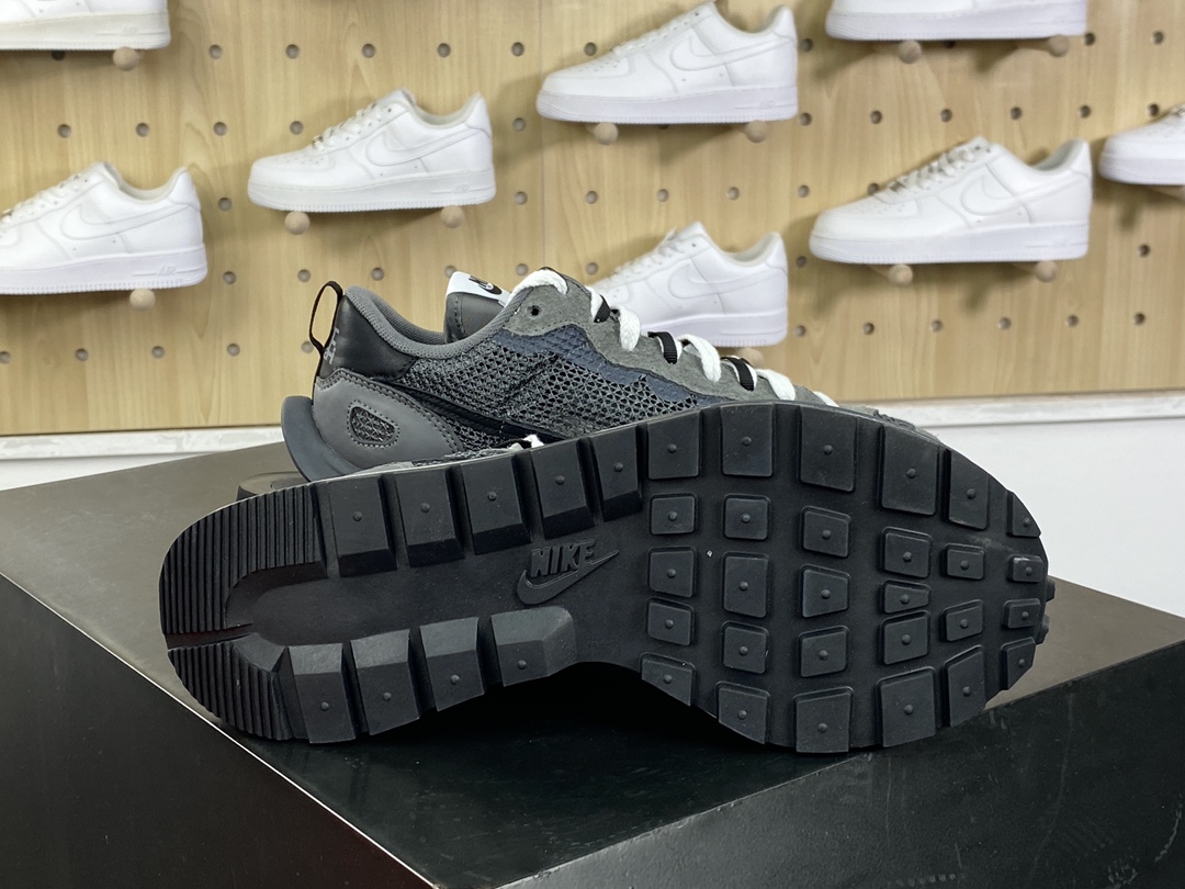 240 Sacai x Nike VaporWaffle 3.0”Charcoal Grey/Black”系列慢跑鞋“网织碳灰黑重叠双钩子”CV1363-103