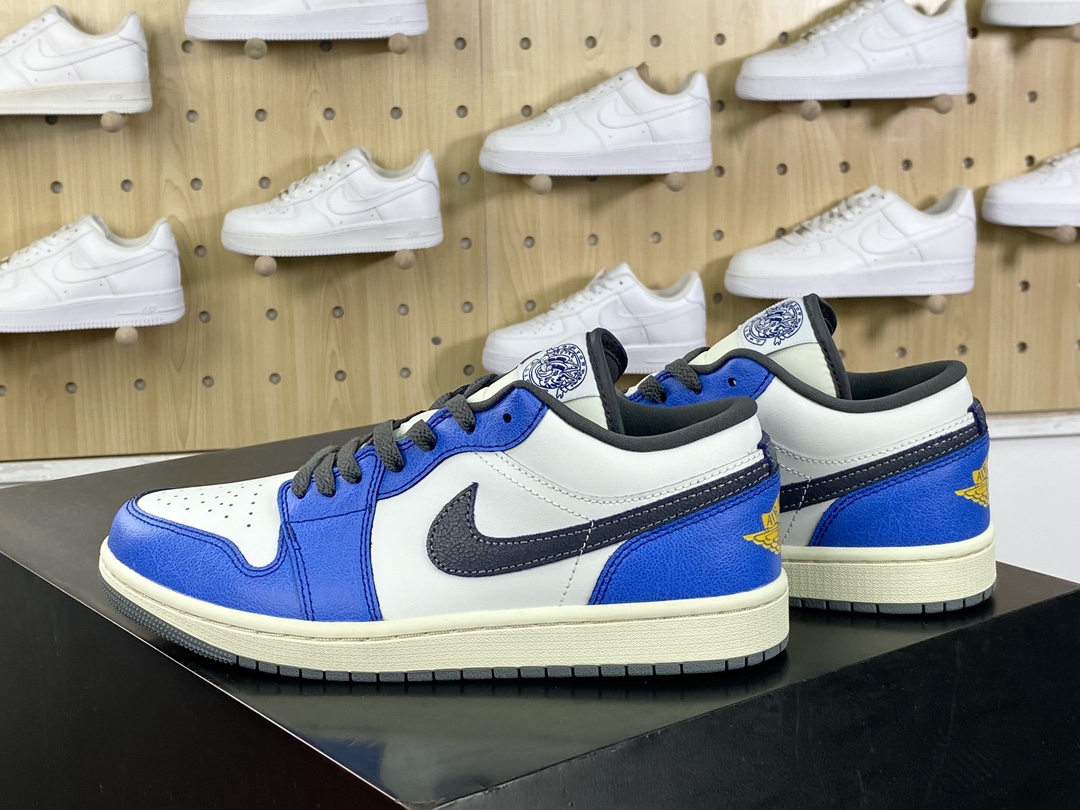 220 Onoglish x Nike Air Jordan 1 Low SE”Flight Vintage”AJ1乔丹一代篮球鞋“联名小野比利闪电蓝”FV8439-104