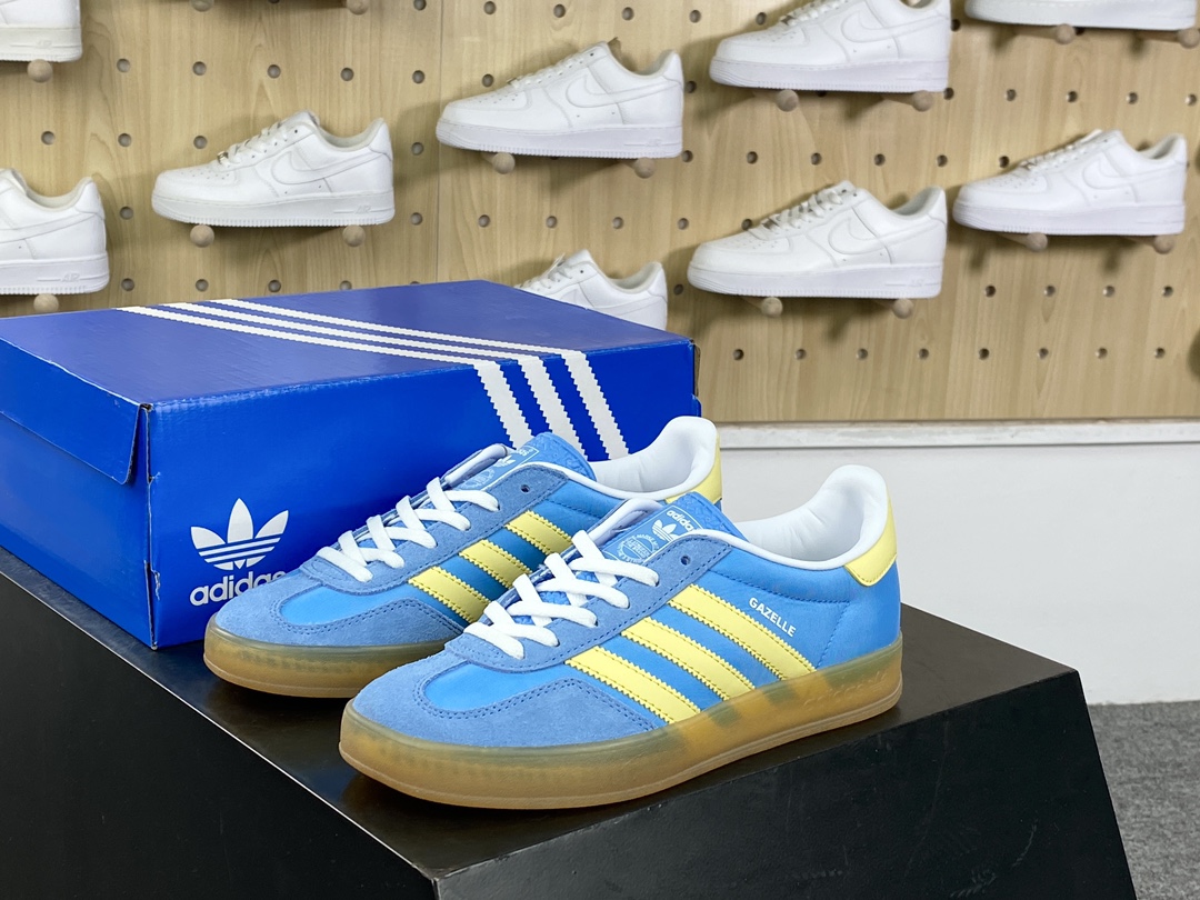 220 阿迪达斯Adidas Gazelle Indoor Trainers 羚羊内训系列低帮板鞋“天蓝浅黄生胶底”IE2960