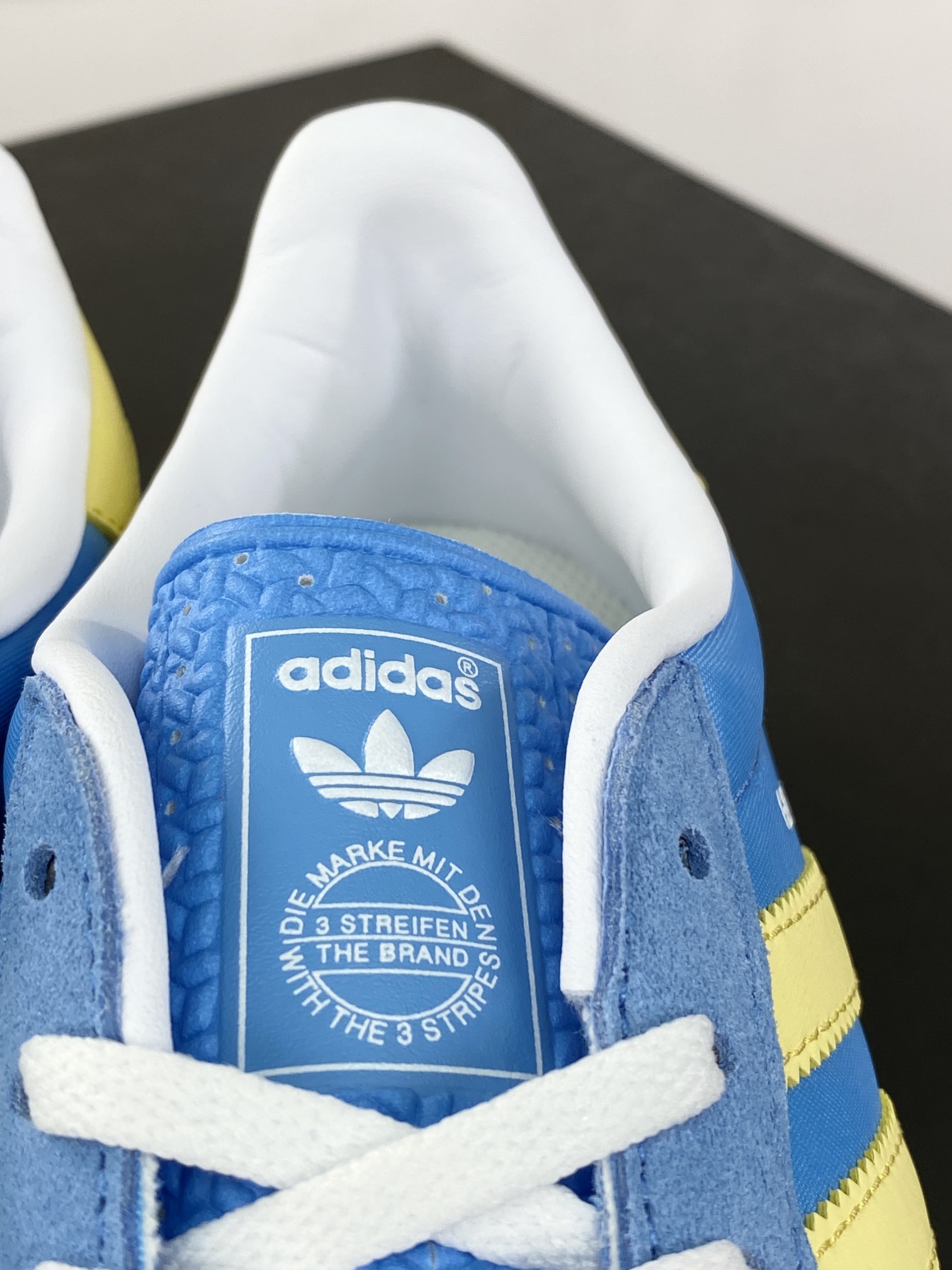 220 阿迪达斯Adidas Gazelle Indoor Trainers 羚羊内训系列低帮板鞋“天蓝浅黄生胶底”IE2960