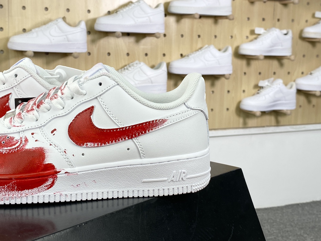 240 耐克Nike Air Force 1'07 Low Retro"Crime scene"空军一号板鞋“皮革白红案发现场”315122-211