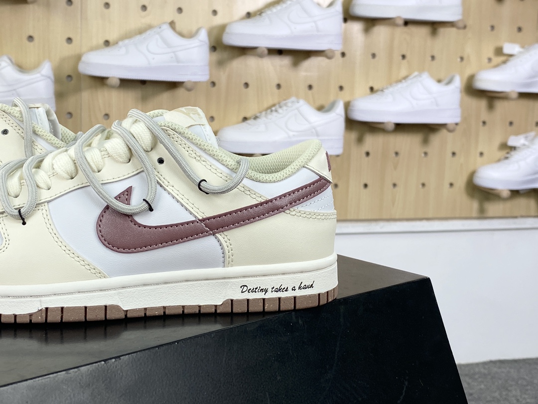 240 耐克Nike SB Dunk Low Lot"Milk Bear"扣篮系列低帮板鞋“米棕豆乳熊仔美拉德绑绳”DD1873-200