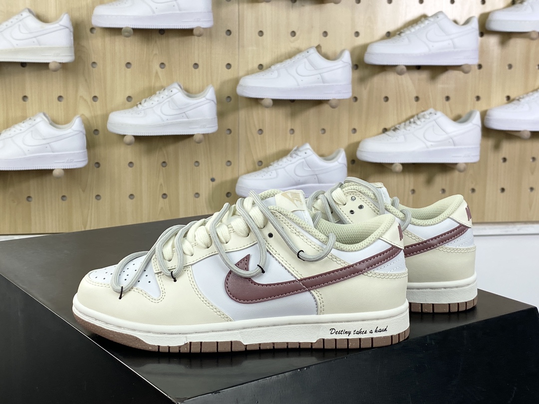 240 耐克Nike SB Dunk Low Lot"Milk Bear"扣篮系列低帮板鞋“米棕豆乳熊仔美拉德绑绳”DD1873-200