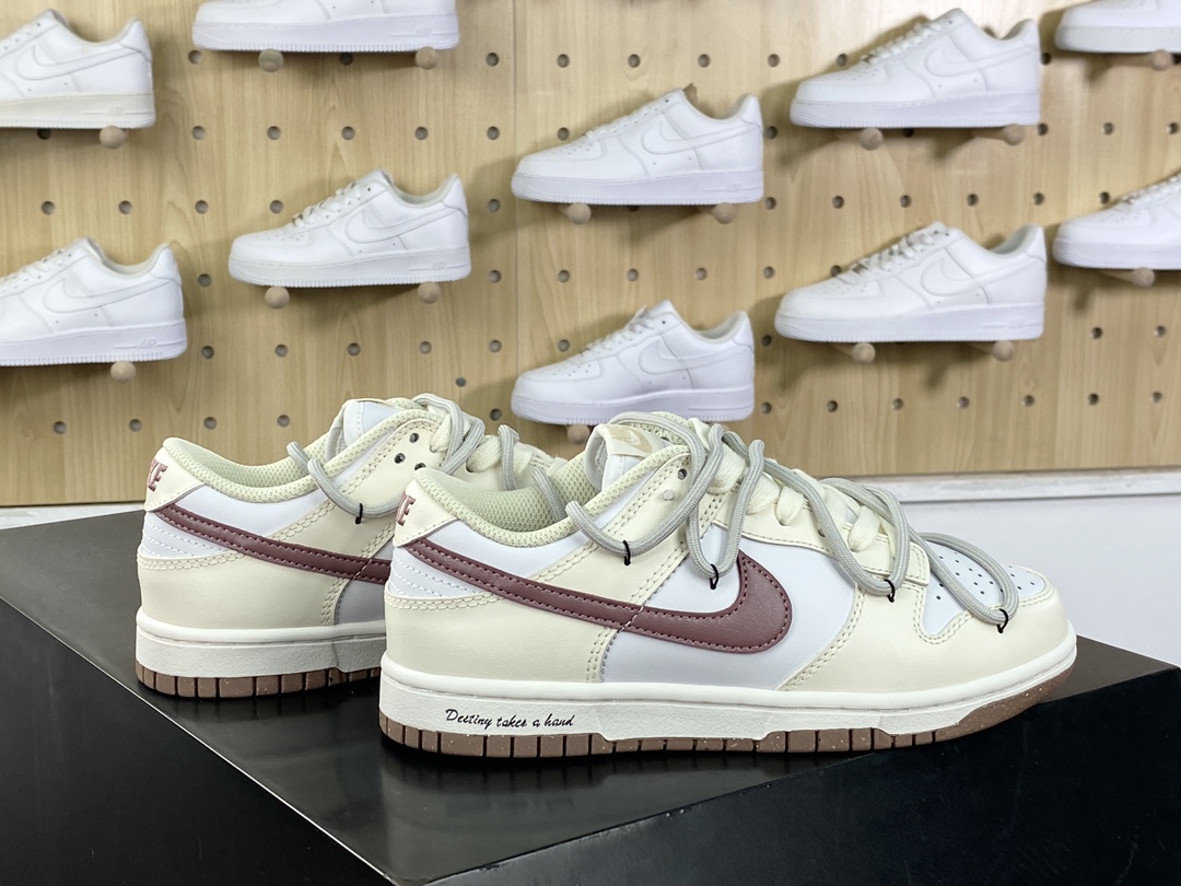 240 耐克Nike SB Dunk Low Lot"Milk Bear"扣篮系列低帮板鞋“米棕豆乳熊仔美拉德绑绳”DD1873-200