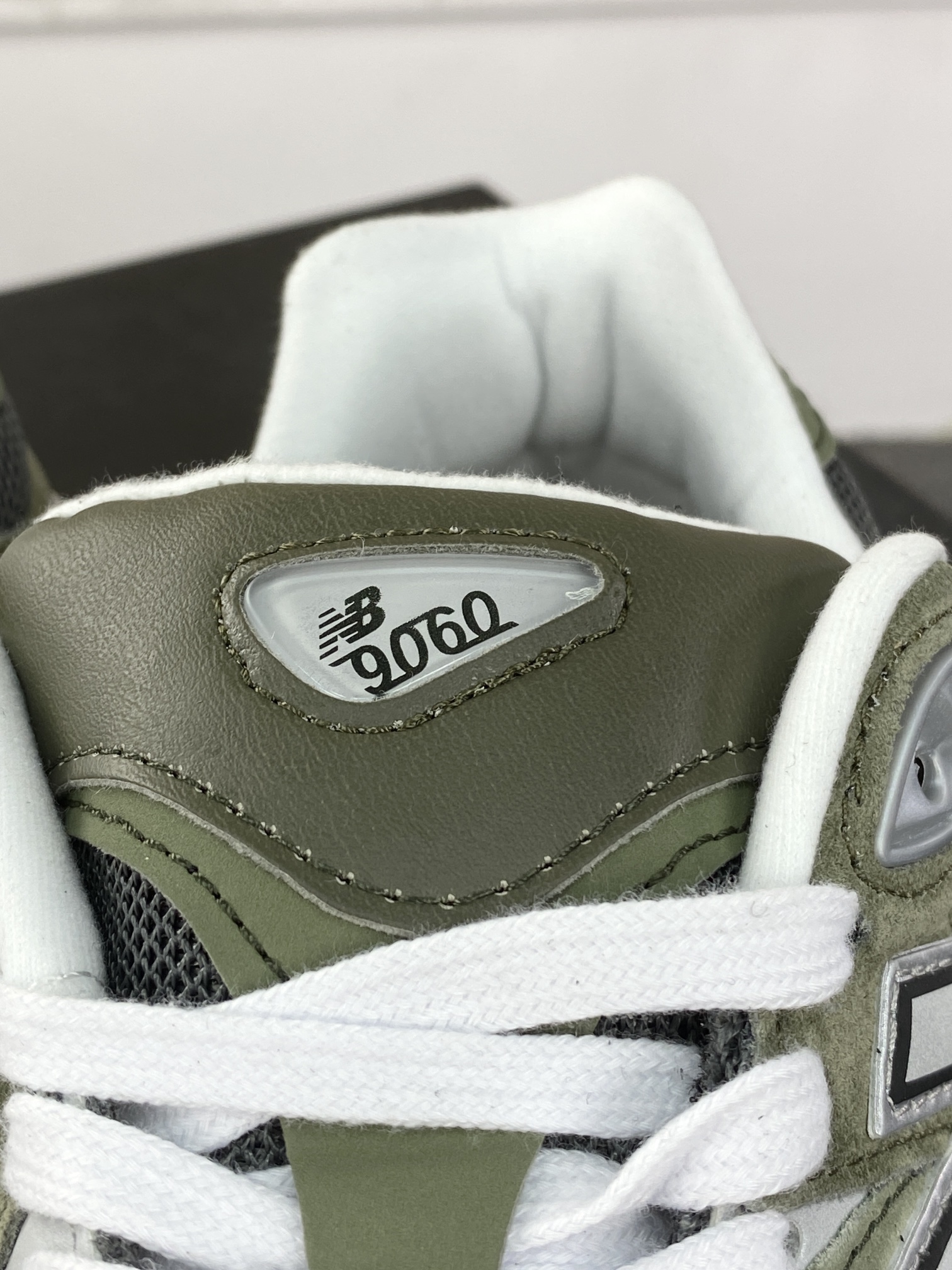 240 新百伦New Balance 9060"Green/Grey"系列复古百搭老爹风跑步鞋“橄榄绿灰米黄”U9060FOC