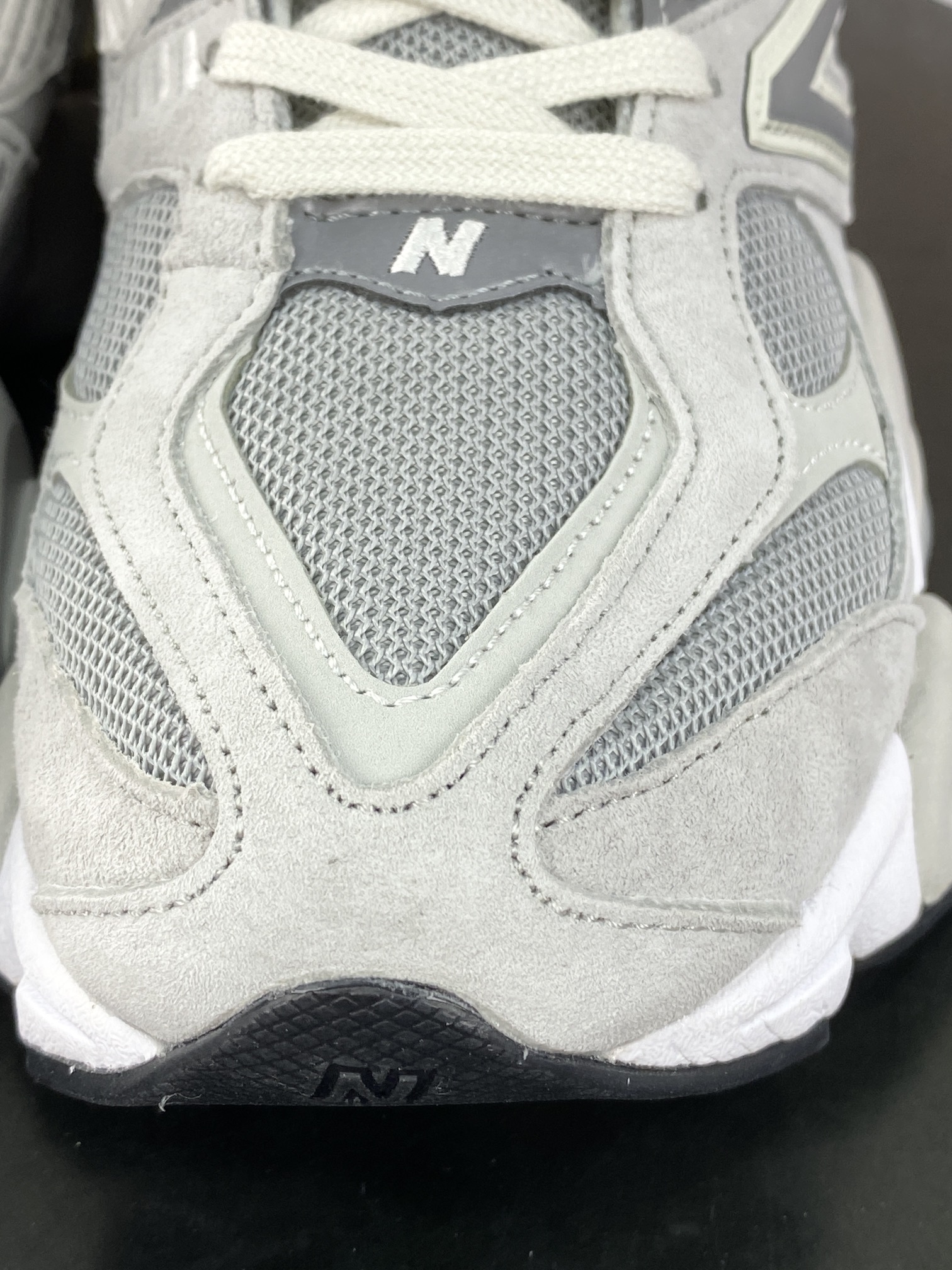 260 NB新百伦New Balance 9060"Grey Sliver"系列跑步鞋“浅灰银灰”U9060JCG