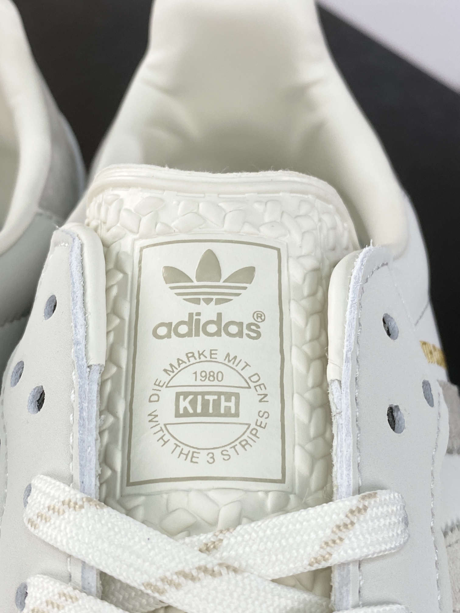 200 Adidas Originals Samba OG"Classics Program/Cloud White"桑巴舞系板鞋“联名云白灰金LOGO”IH0090