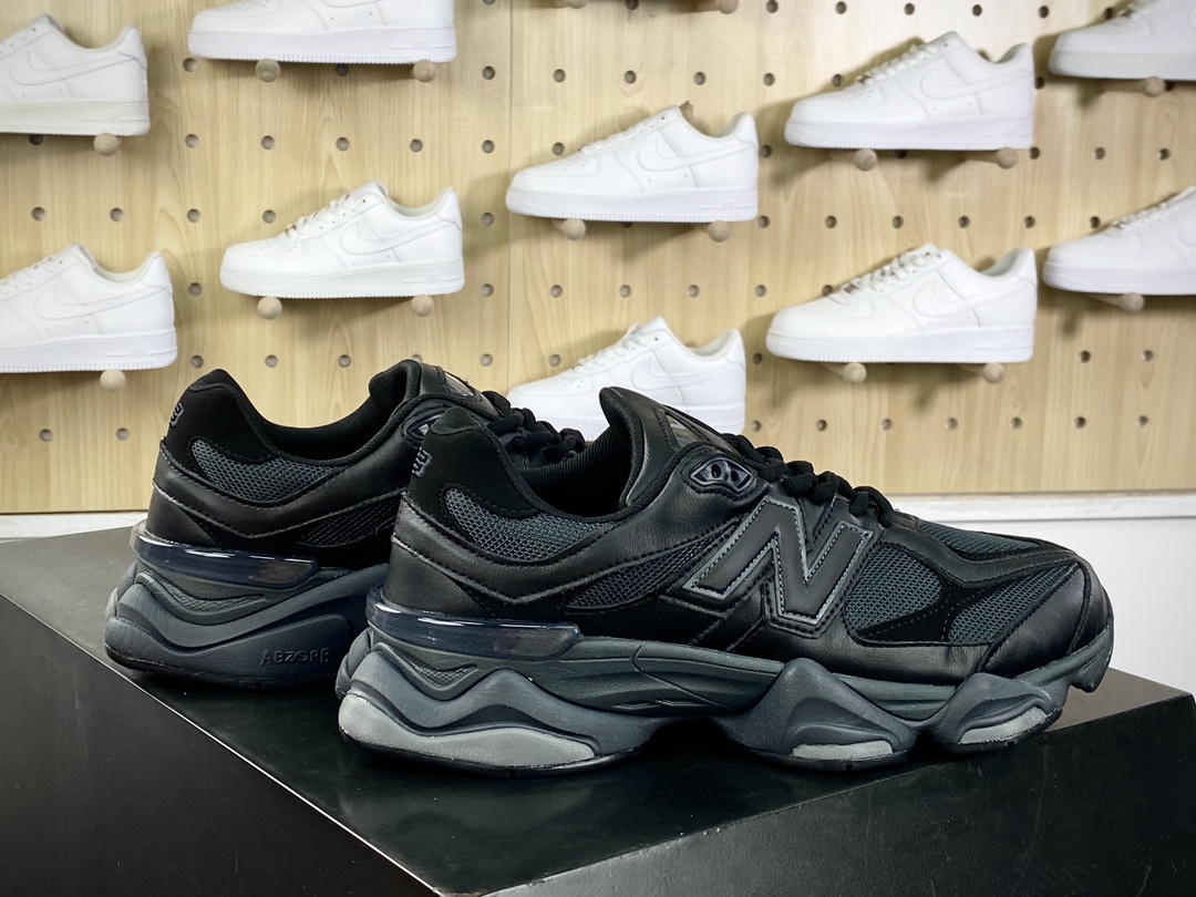 240 新百伦New Balance 9060”Triple Black Leather”系列跑步鞋“皮革全黑”U9060NRI