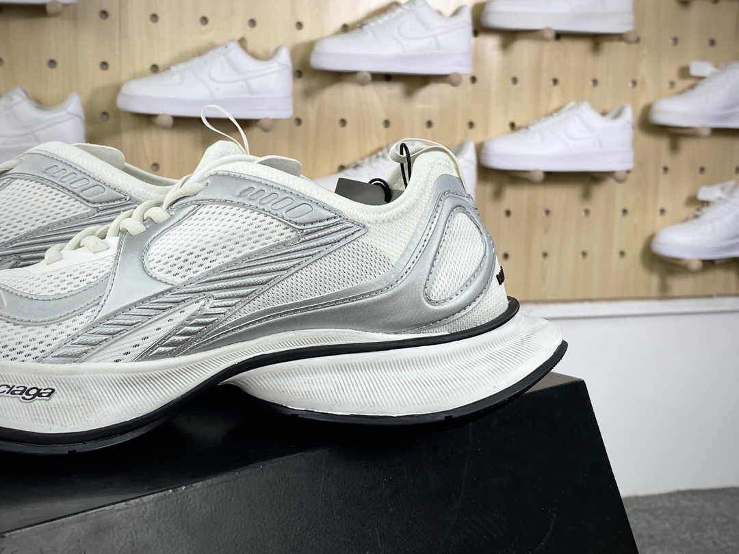 360 巴黎世家BALENCIAGA Circuit Sneakers 环道系列低帮慢跑鞋“网织水泥灰白LOGO”793945 WFLGY 9100