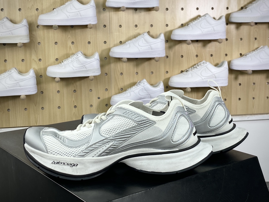 360 巴黎世家BALENCIAGA Circuit Sneakers 环道系列低帮慢跑鞋“网织水泥灰白LOGO”793945 WFLGY 9100