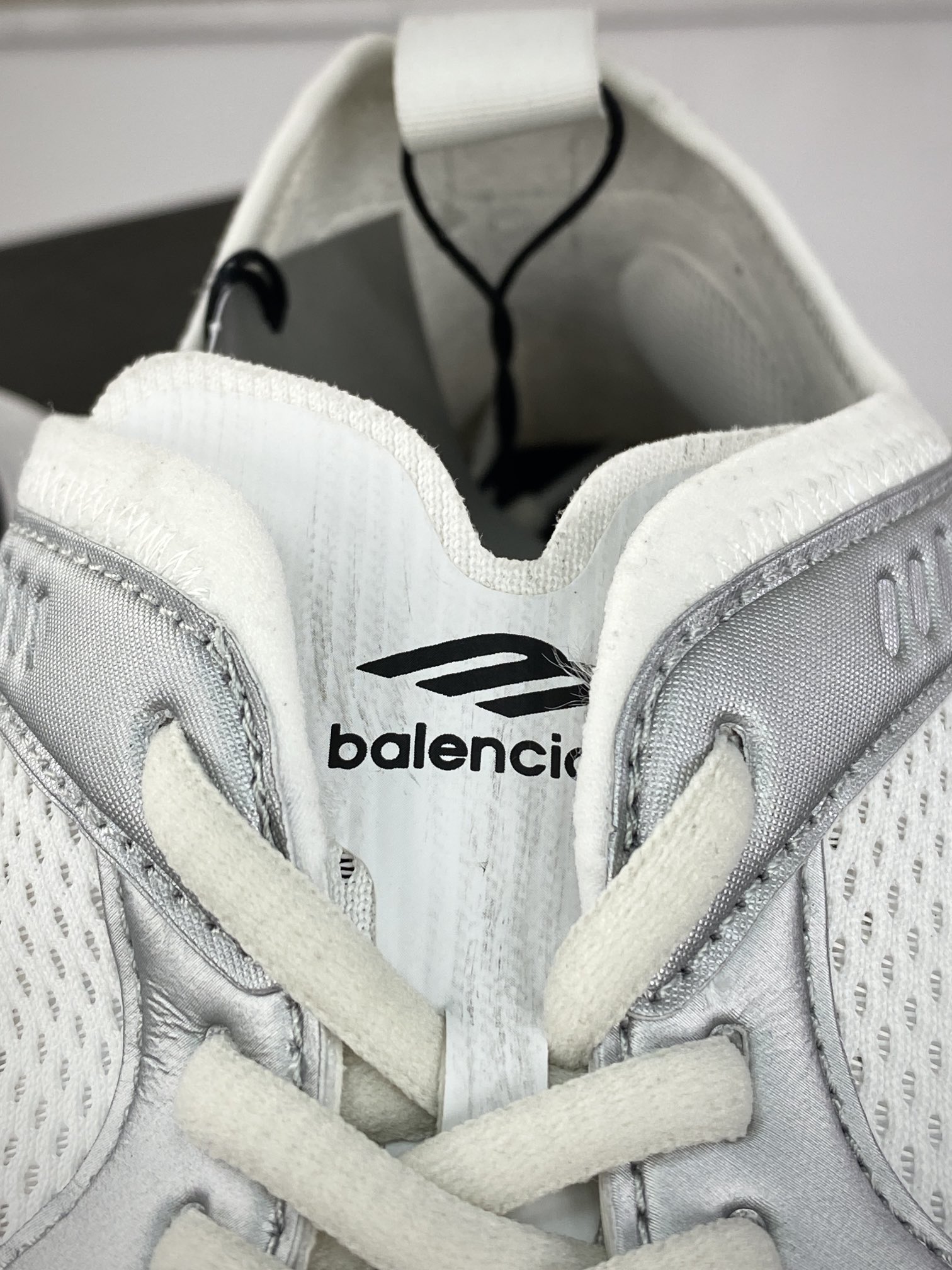 360 巴黎世家BALENCIAGA Circuit Sneakers 环道系列低帮慢跑鞋“网织水泥灰白LOGO”793945 WFLGY 9100