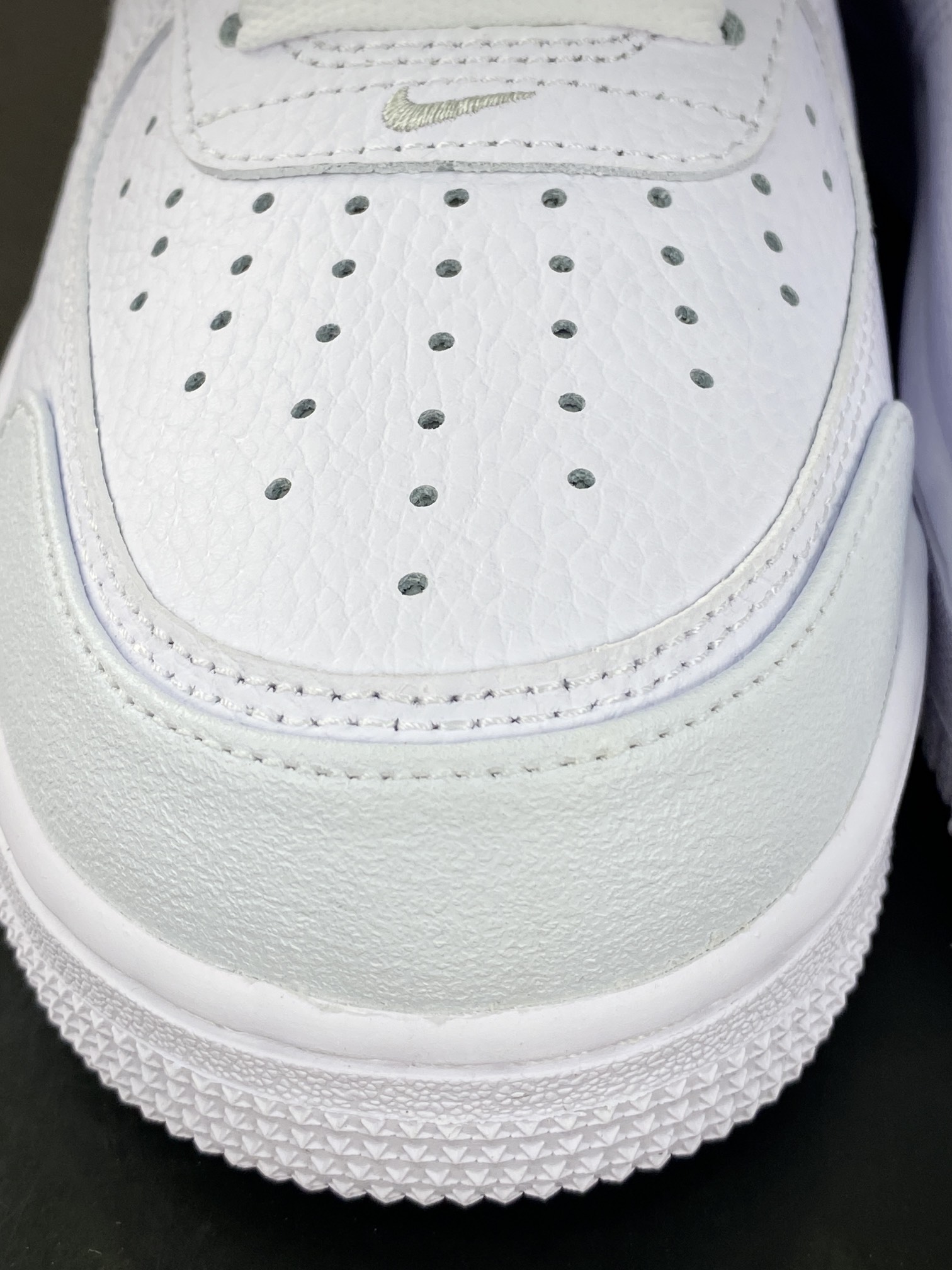 200 Nike Air Force 1 ′07 Low Premium "White/black"空军一号板鞋“皮革白黑3M钩”CV3039-100