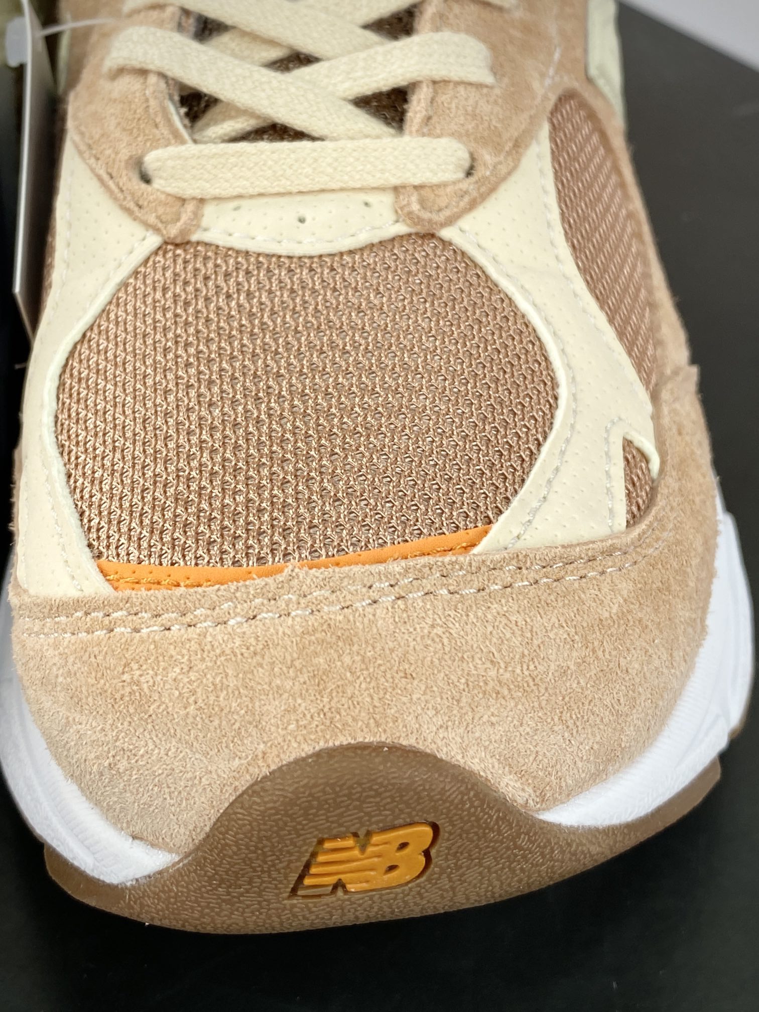 320 新百伦New Balance Made in USA M990V3”Orange/Cream”三代系列低帮跑步鞋“联名杏粉橘”M990SZ3