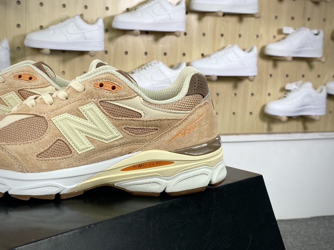 320 新百伦New Balance Made in USA M990V3”Orange/Cream”三代系列低帮跑步鞋“联名杏粉橘”M990SZ3