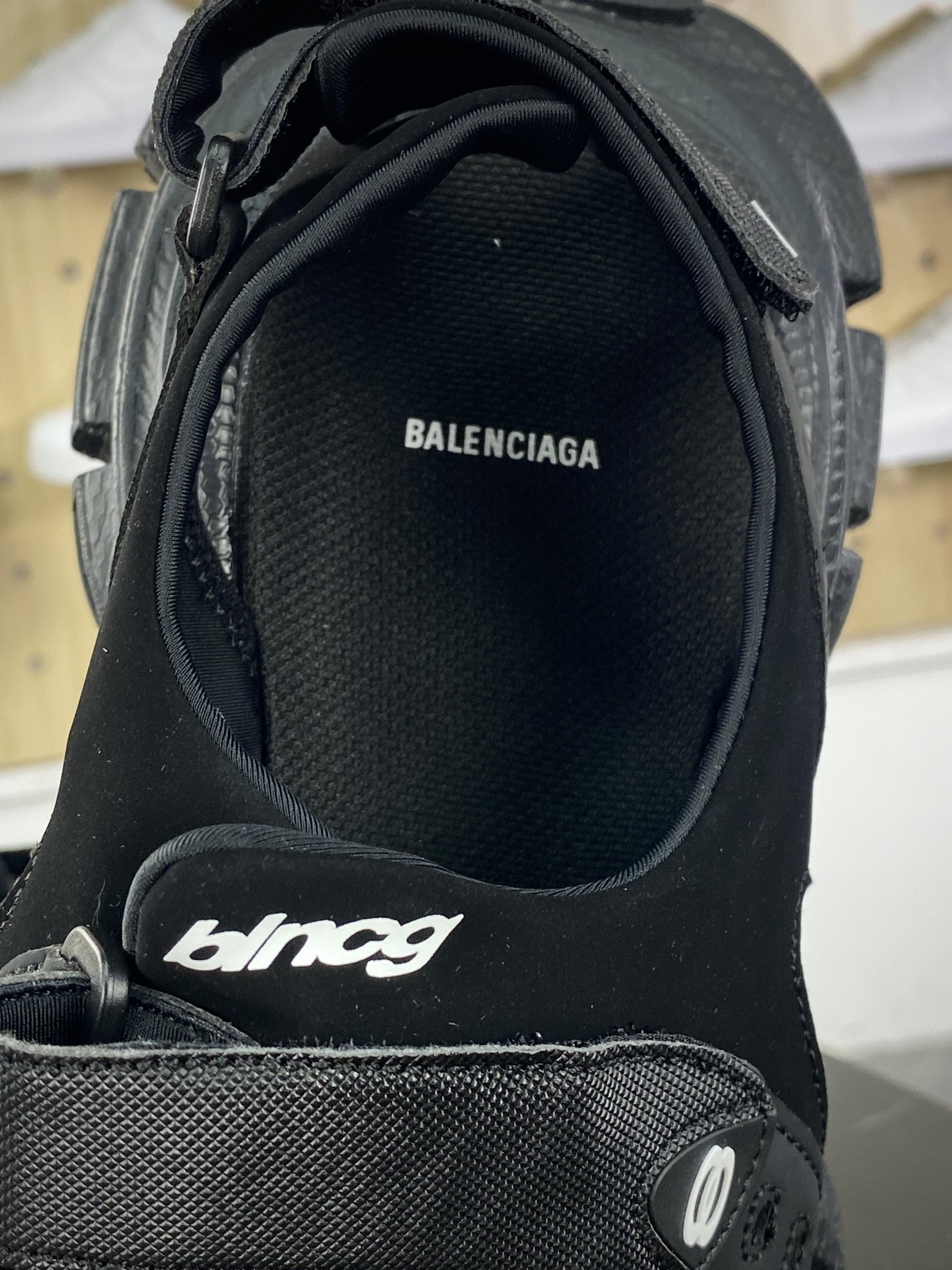 350 巴黎世家BALENCIAGA 3XL Sandals 3+系列低帮魔术贴凉鞋“全黑白LOGO”786956 W3XLT 1000