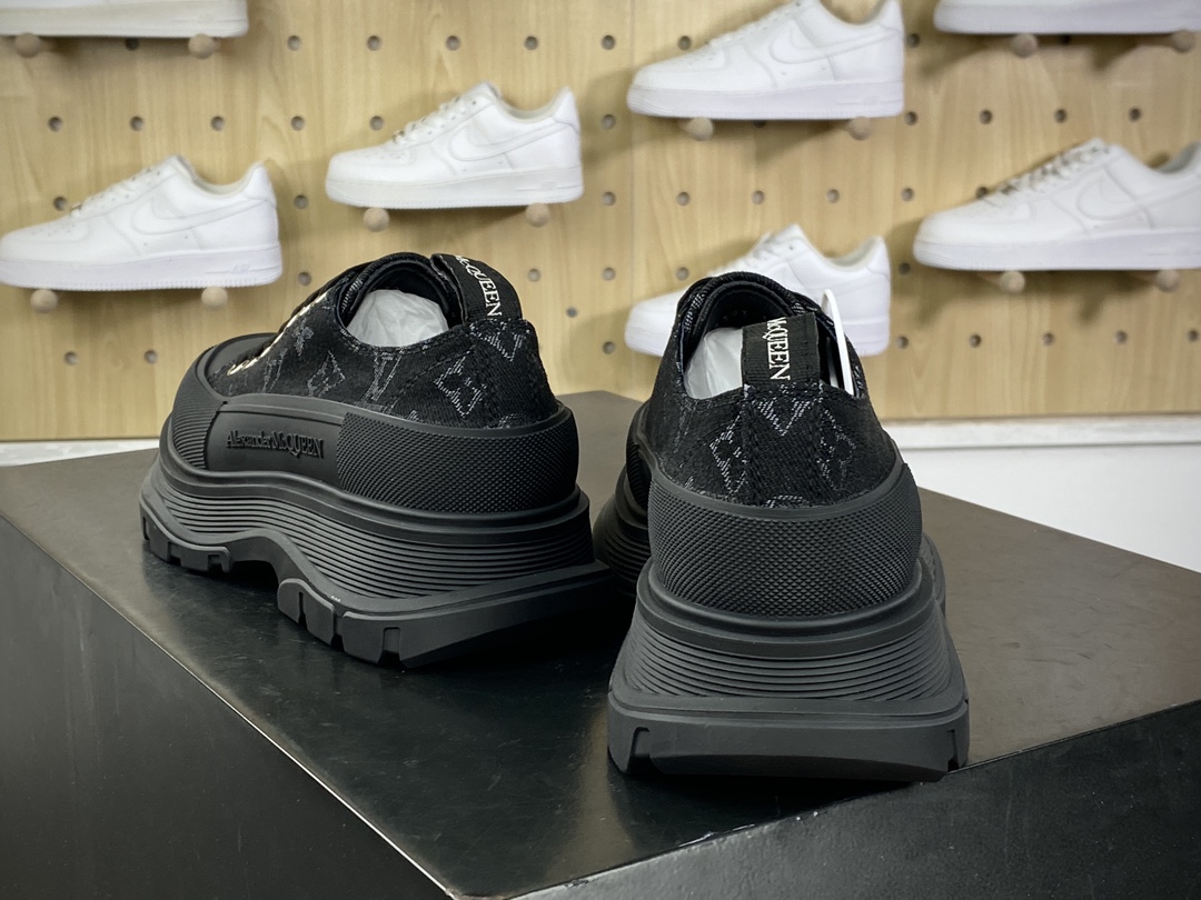 McQueen Alexander McQueen Chunky Tread Slick Low Sneakers Tread surface sneakers ”Denim Black Gray LV Old Flower” 604257W4L3471027