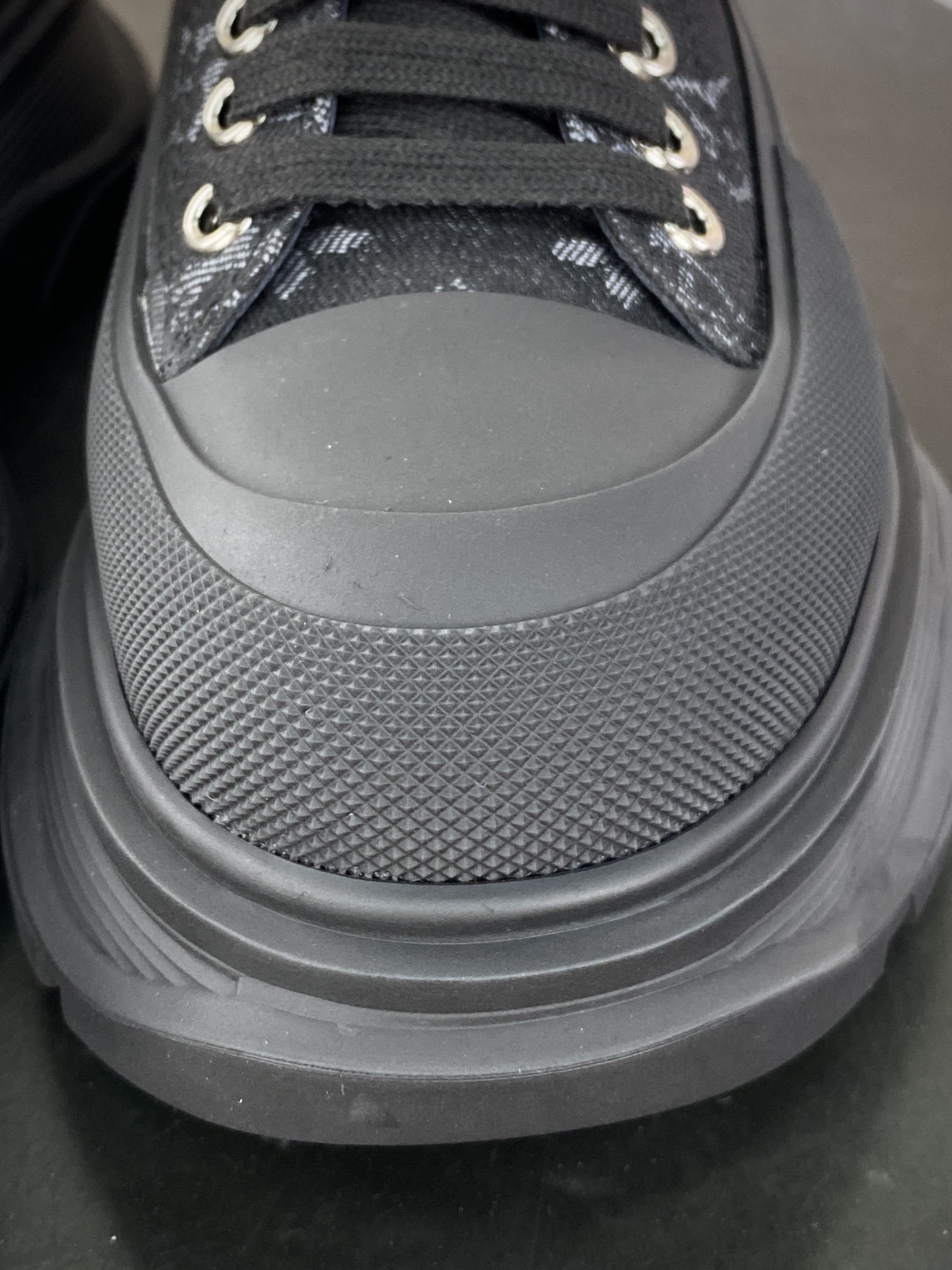 McQueen Alexander McQueen Chunky Tread Slick Low Sneakers Tread surface sneakers ”Denim Black Gray LV Old Flower” 604257W4L3471027