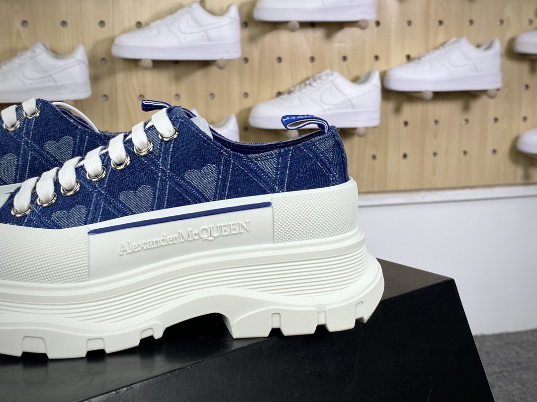 McQueen Alexander McQueen Chunky Tread Slick Low Sneakers Tread Sneakers ”Denim Light Blue Gray Love Jacquard” 604257W4L3471031
