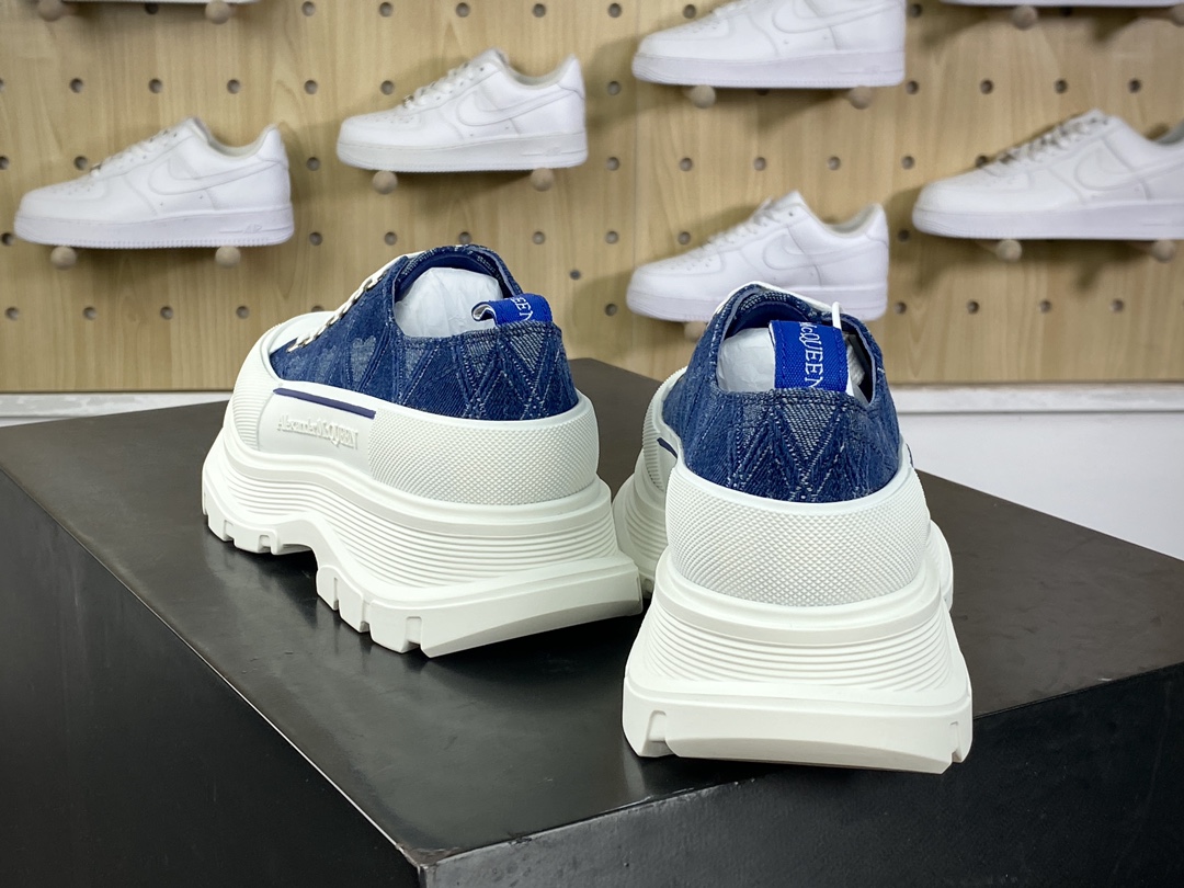 McQueen Alexander McQueen Chunky Tread Slick Low Sneakers Tread Sneakers ”Denim Light Blue Gray Love Jacquard” 604257W4L3471031