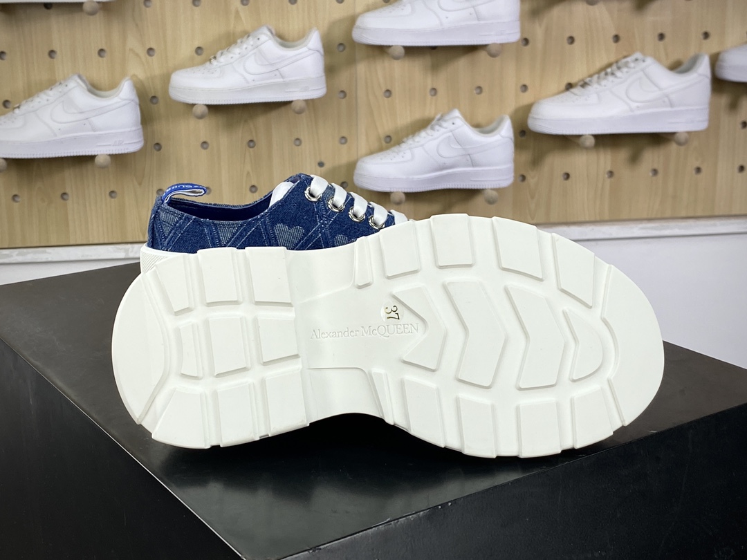 McQueen Alexander McQueen Chunky Tread Slick Low Sneakers Tread Sneakers ”Denim Light Blue Gray Love Jacquard” 604257W4L3471031