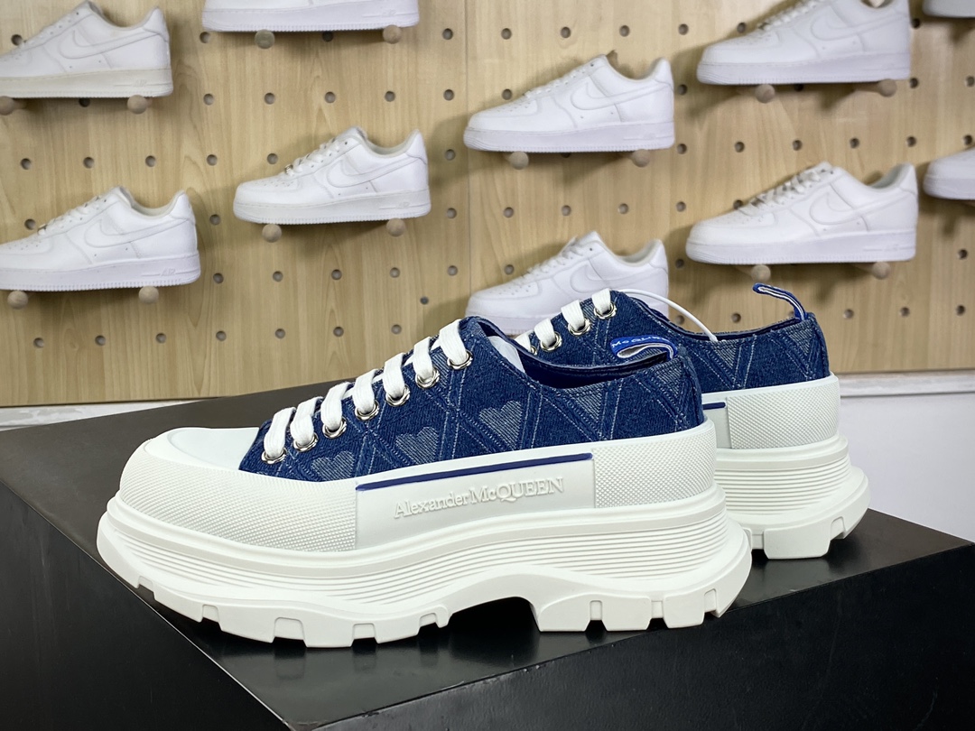 McQueen Alexander McQueen Chunky Tread Slick Low Sneakers Tread Sneakers ”Denim Light Blue Gray Love Jacquard” 604257W4L3471031