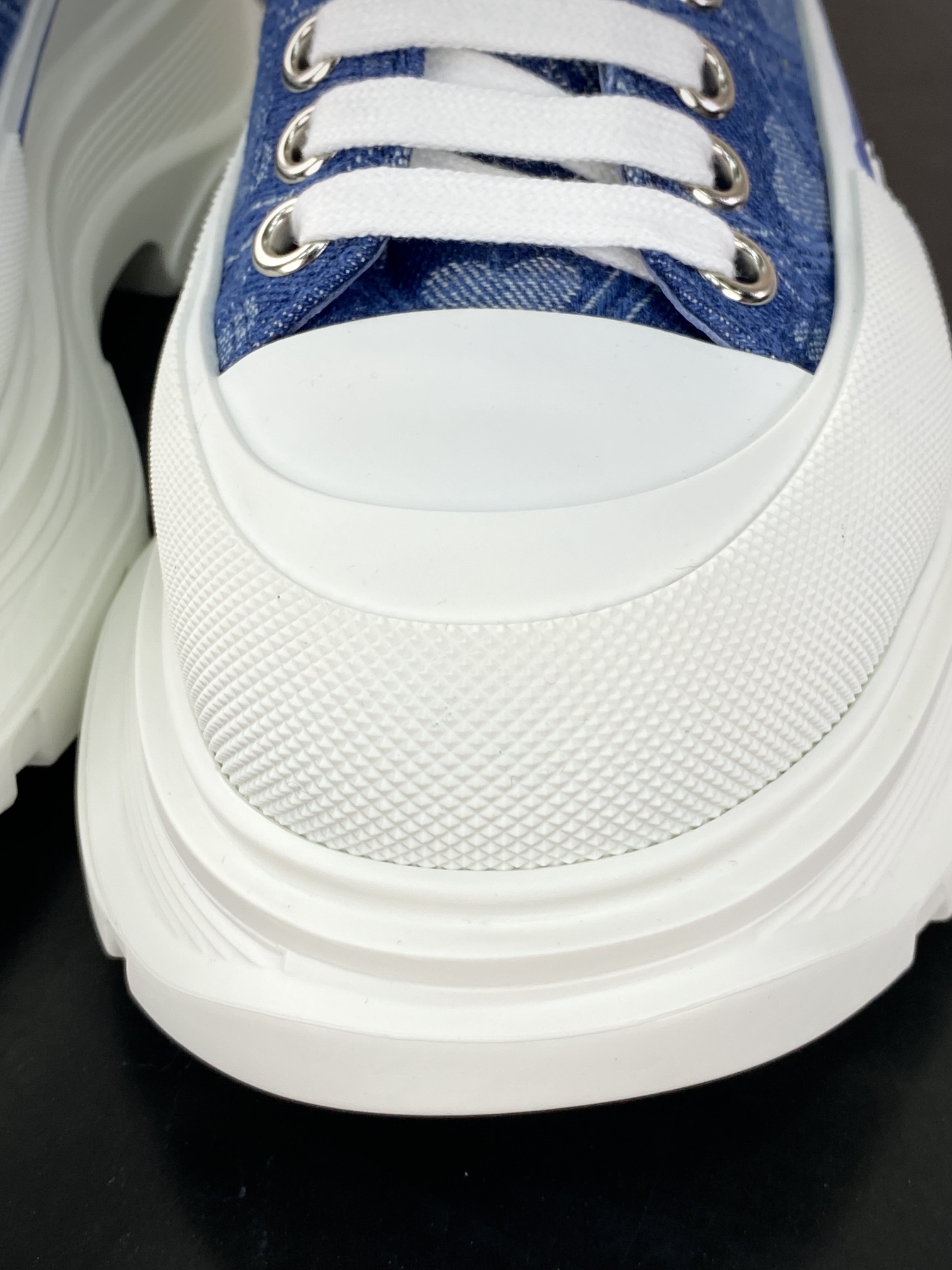 McQueen Alexander McQueen Chunky Tread Slick Low Sneakers Tread Sneakers ”Denim Light Blue Gray Love Jacquard” 604257W4L3471031