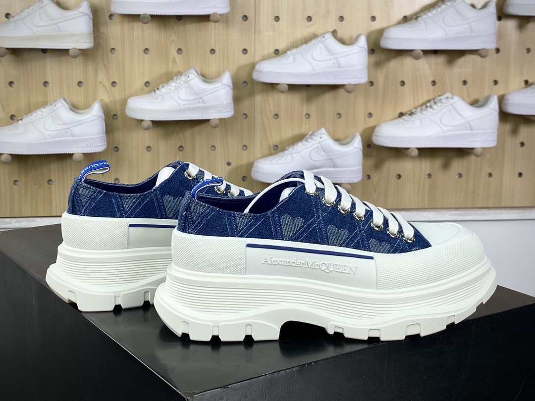 McQueen Alexander McQueen Chunky Tread Slick Low Sneakers Tread Sneakers ”Denim Light Blue Gray Love Jacquard” 604257W4L3471031