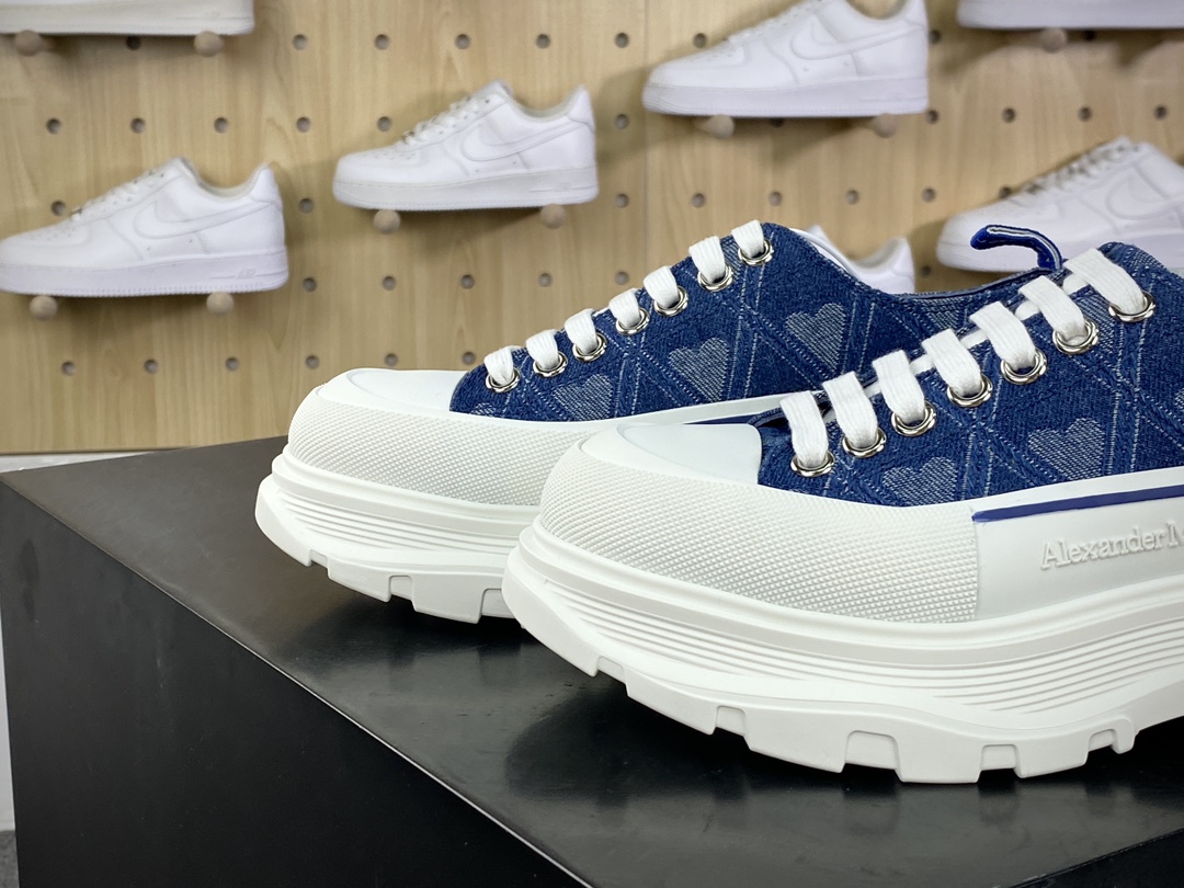 McQueen Alexander McQueen Chunky Tread Slick Low Sneakers Tread Sneakers ”Denim Light Blue Gray Love Jacquard” 604257W4L3471031