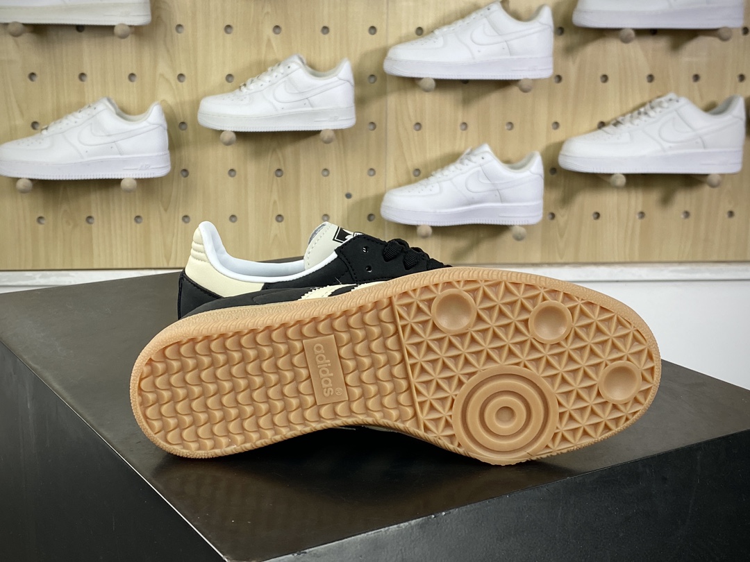 Adidas Originals Samba OG ”Off White” Samba series sneakers ”Sesame Yellow Black Rubber Sole” IE5836