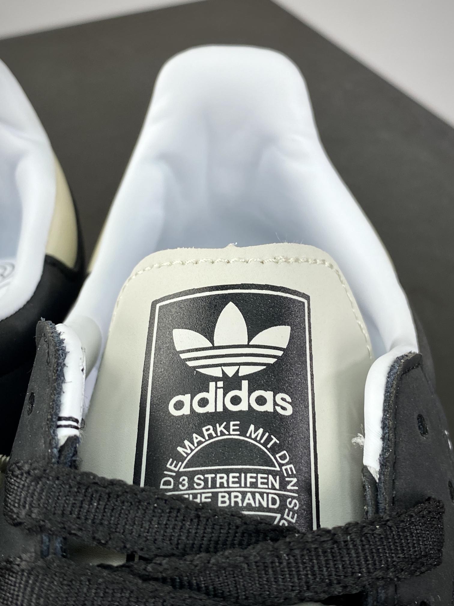 Adidas Originals Samba OG ”Off White” Samba series sneakers ”Sesame Yellow Black Rubber Sole” IE5836