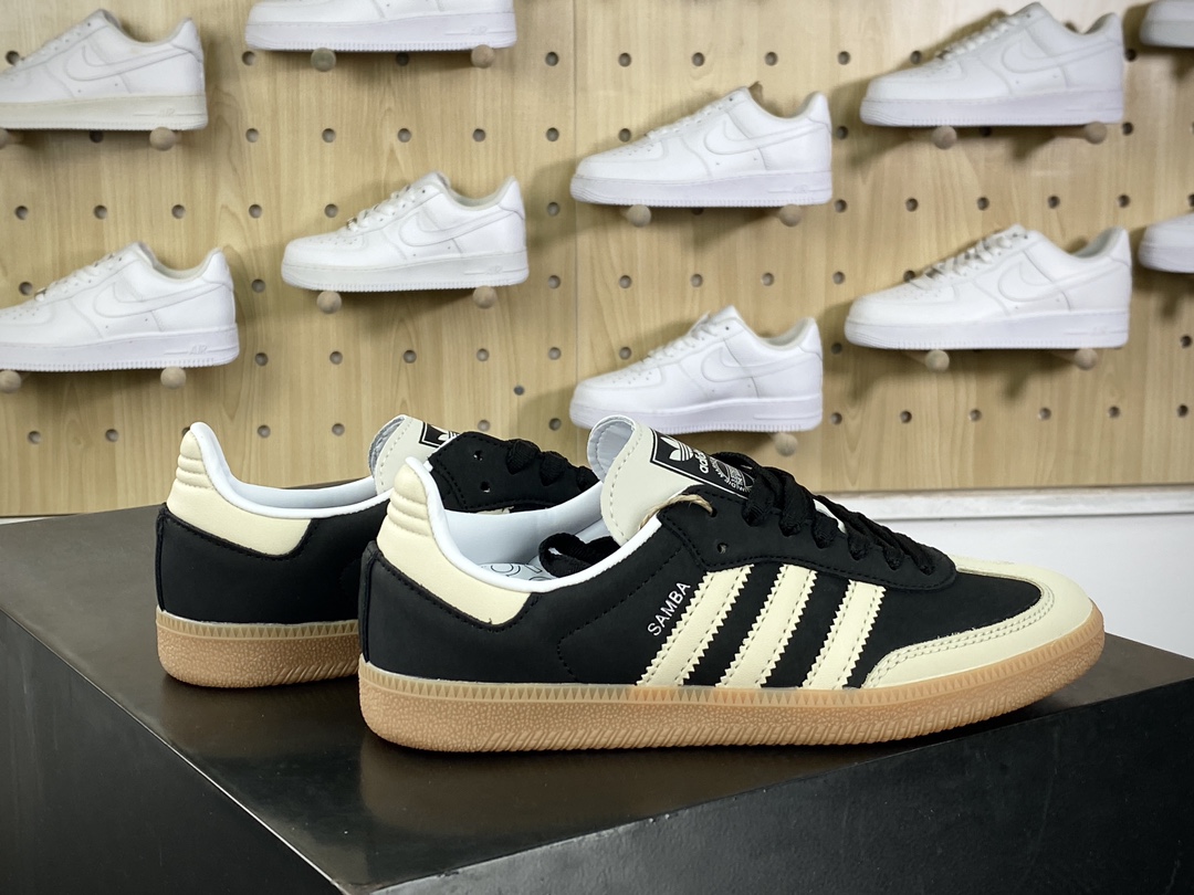 Adidas Originals Samba OG ”Off White” Samba series sneakers ”Sesame Yellow Black Rubber Sole” IE5836