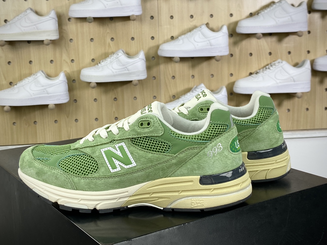 320 NB新百伦New Balance Made in USA 993”'Chive”系列美产跑步鞋“联名像葱绿海盐白”U993GW