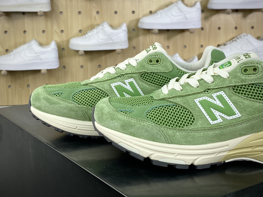 320 NB新百伦New Balance Made in USA 993”'Chive”系列美产跑步鞋“联名像葱绿海盐白”U993GW