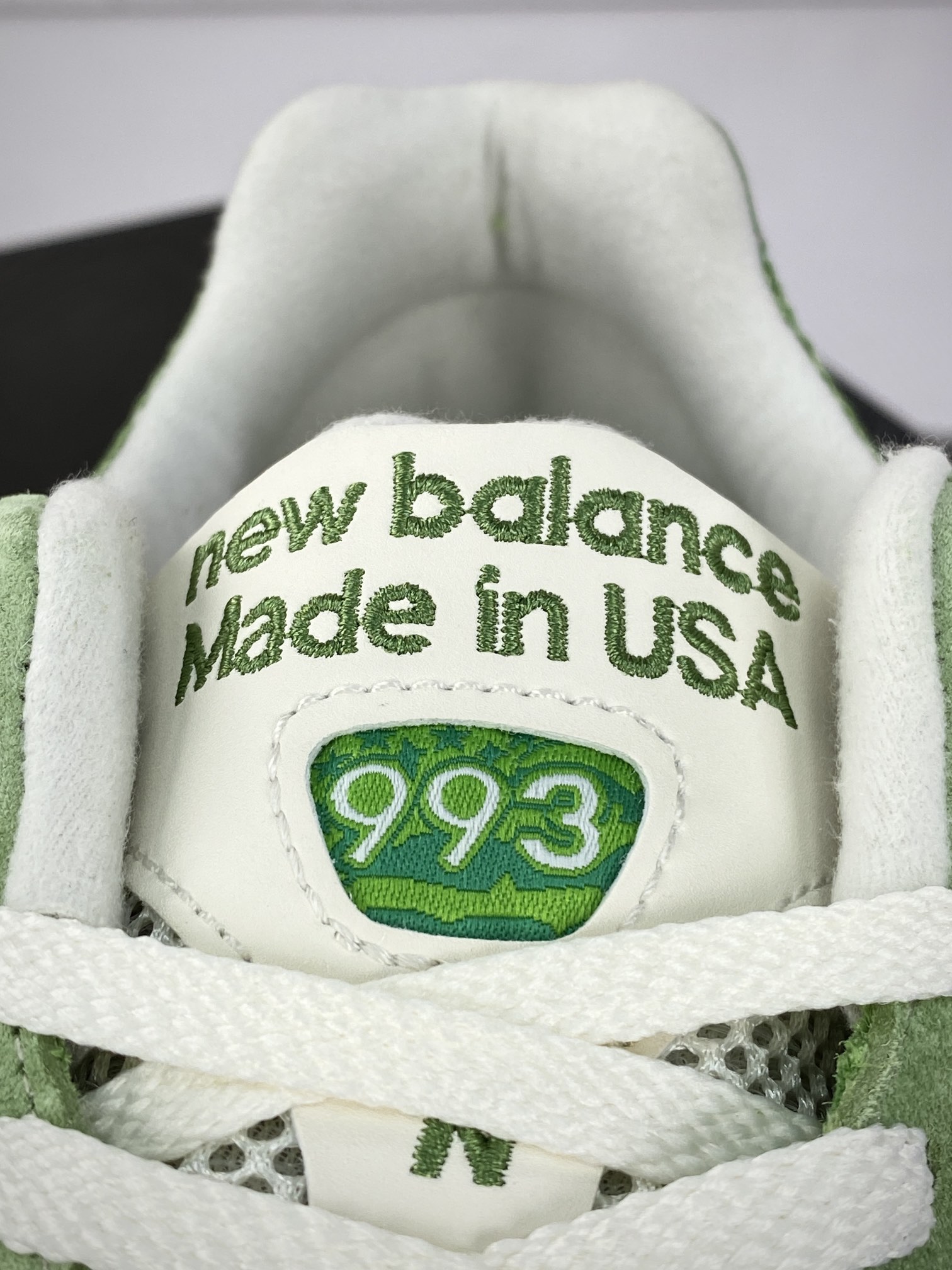 320 NB新百伦New Balance Made in USA 993”'Chive”系列美产跑步鞋“联名像葱绿海盐白”U993GW