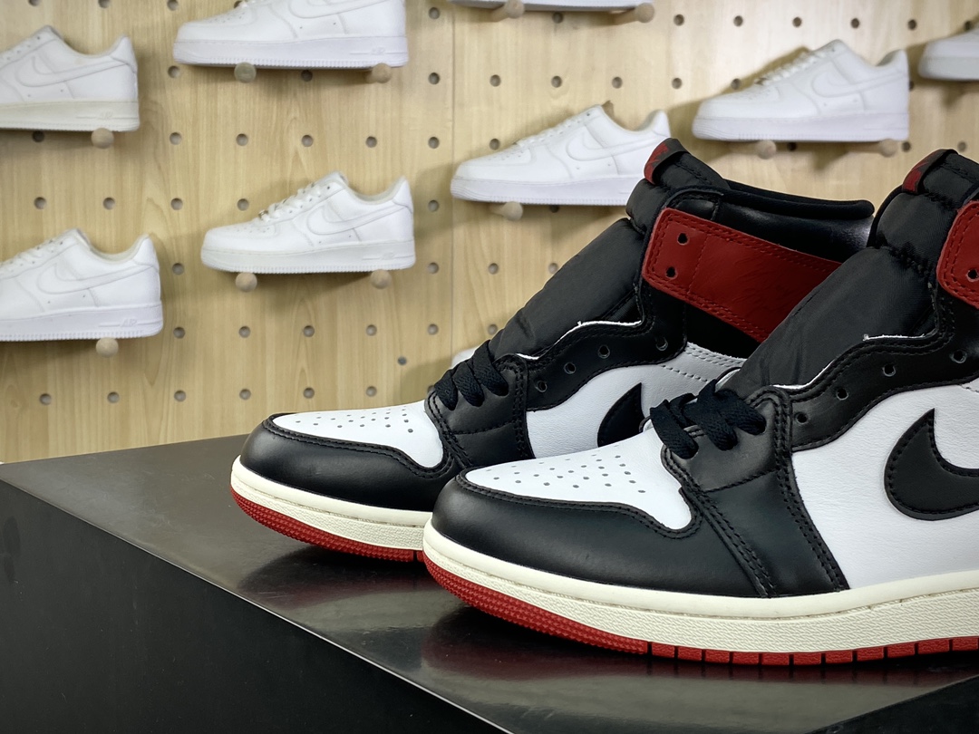 260 耐克Nike Air Jordan 1 Retro High OG”Black Toe”AJ1代篮球鞋“黑白脚趾芝加哥广告款”DZ5485-106