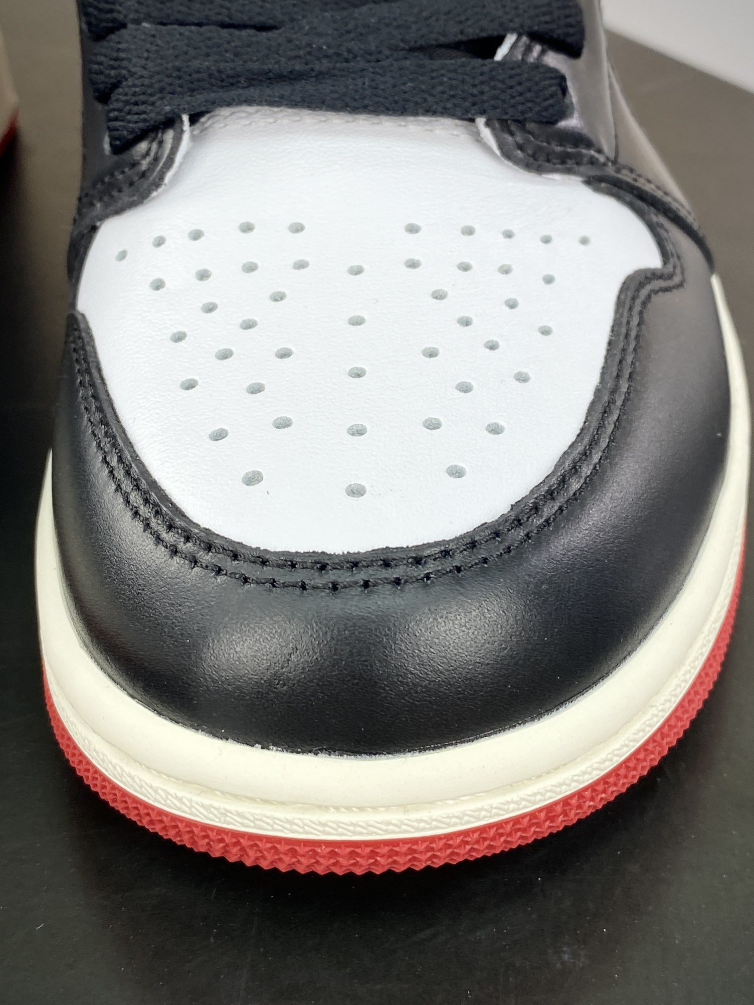 260 耐克Nike Air Jordan 1 Retro High OG”Black Toe”AJ1代篮球鞋“黑白脚趾芝加哥广告款”DZ5485-106