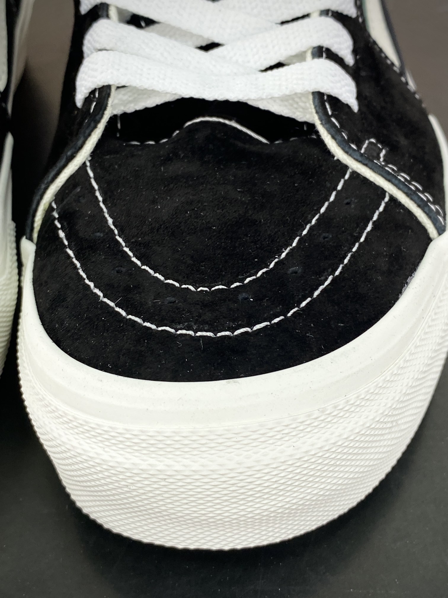 140 范斯Vans Sk8-Mid”Black White”系列中帮经典休闲运动硫化滑板板鞋“黑白”VN0A4UWIVNE