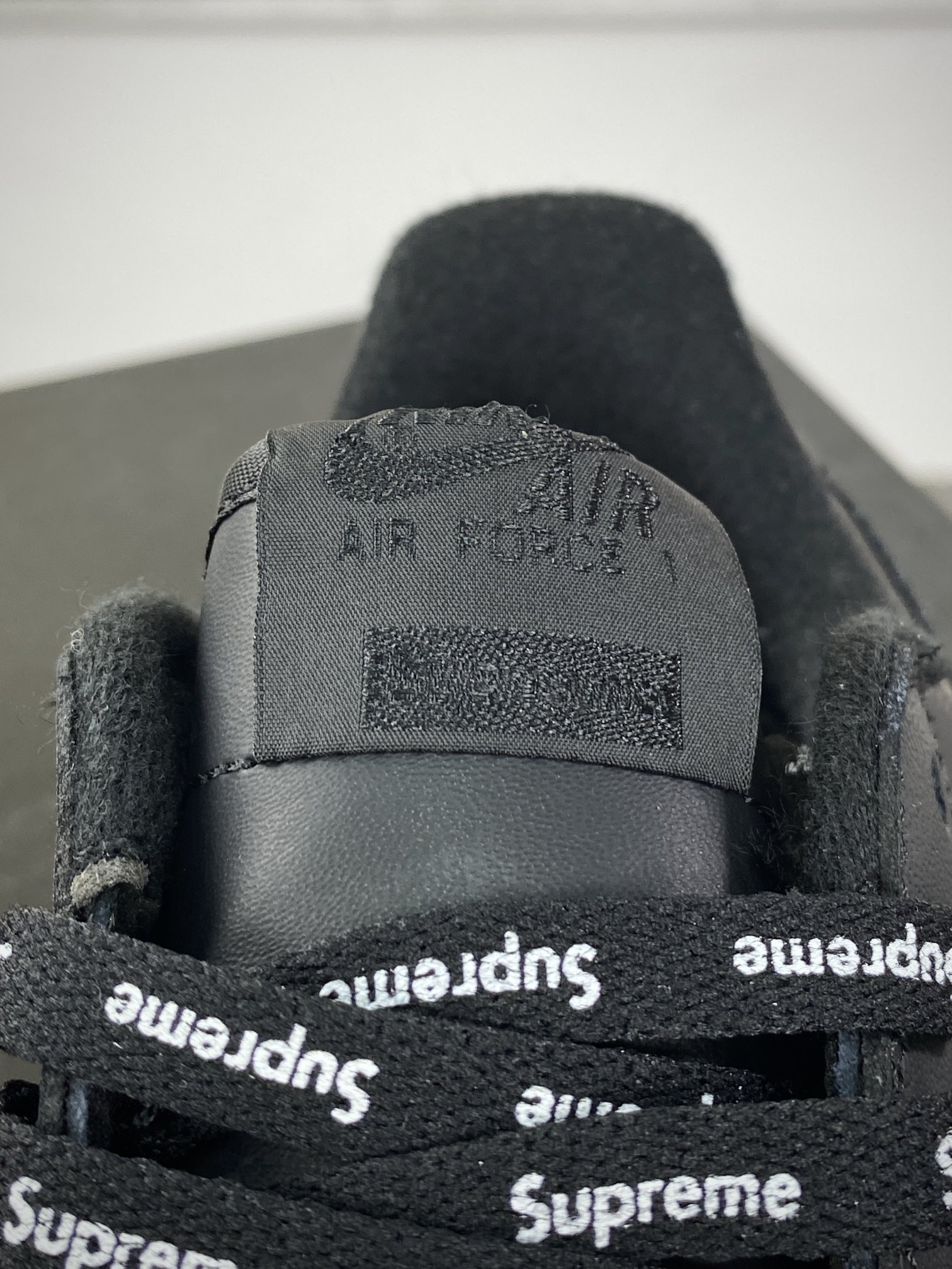 160 Supreme x Nike Air Force 1'07 Low”Black”空军一号板鞋“皮革黑红LOGO”CU9225-001