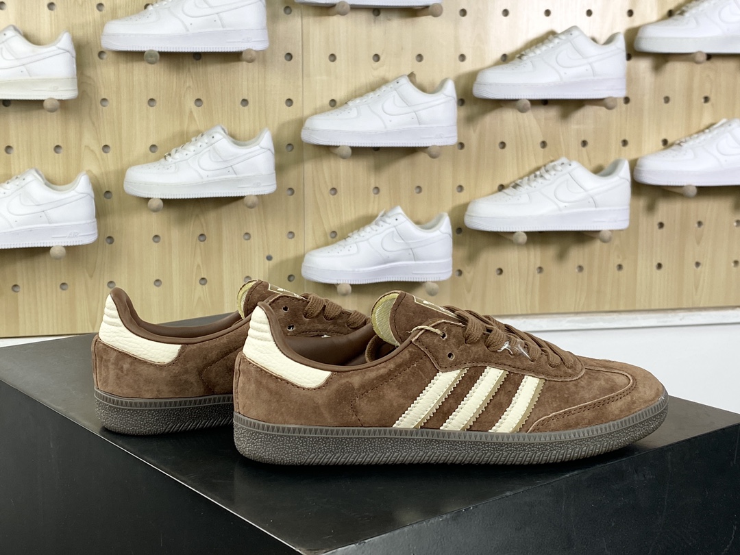 160 三叶草Adidas Originals Samba OG桑巴舞系列绅士板鞋“麂皮巧克力摩卡棕奶白”IG1357