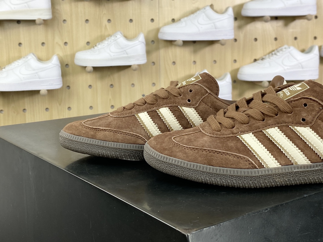 160 三叶草Adidas Originals Samba OG桑巴舞系列绅士板鞋“麂皮巧克力摩卡棕奶白”IG1357