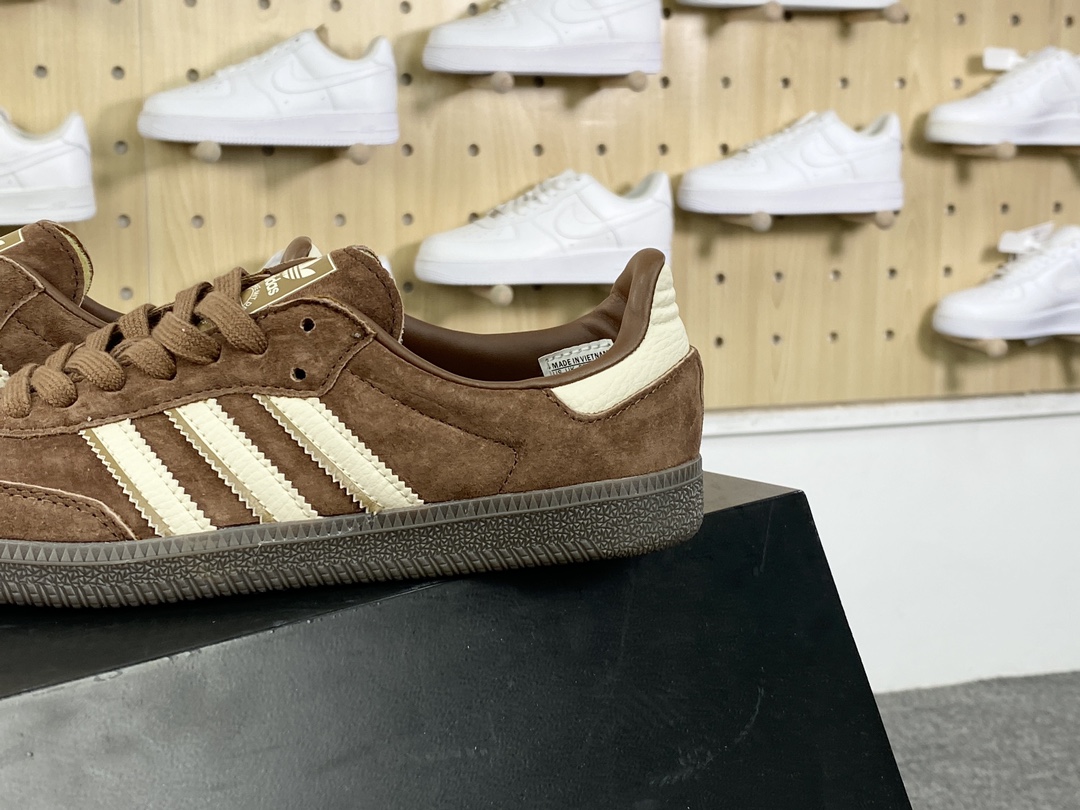 160 三叶草Adidas Originals Samba OG桑巴舞系列绅士板鞋“麂皮巧克力摩卡棕奶白”IG1357