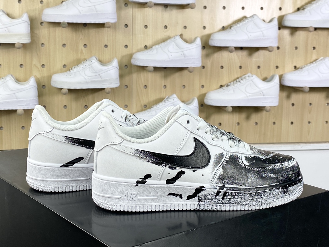 240 耐克Nike Air Force 1'07 Low Retro”Crime scene”空军一号板鞋“皮革黑白红案发现场”315122-311