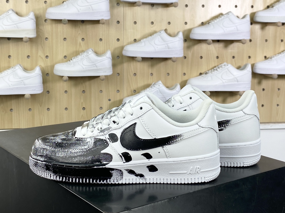 240 耐克Nike Air Force 1'07 Low Retro”Crime scene”空军一号板鞋“皮革黑白红案发现场”315122-311