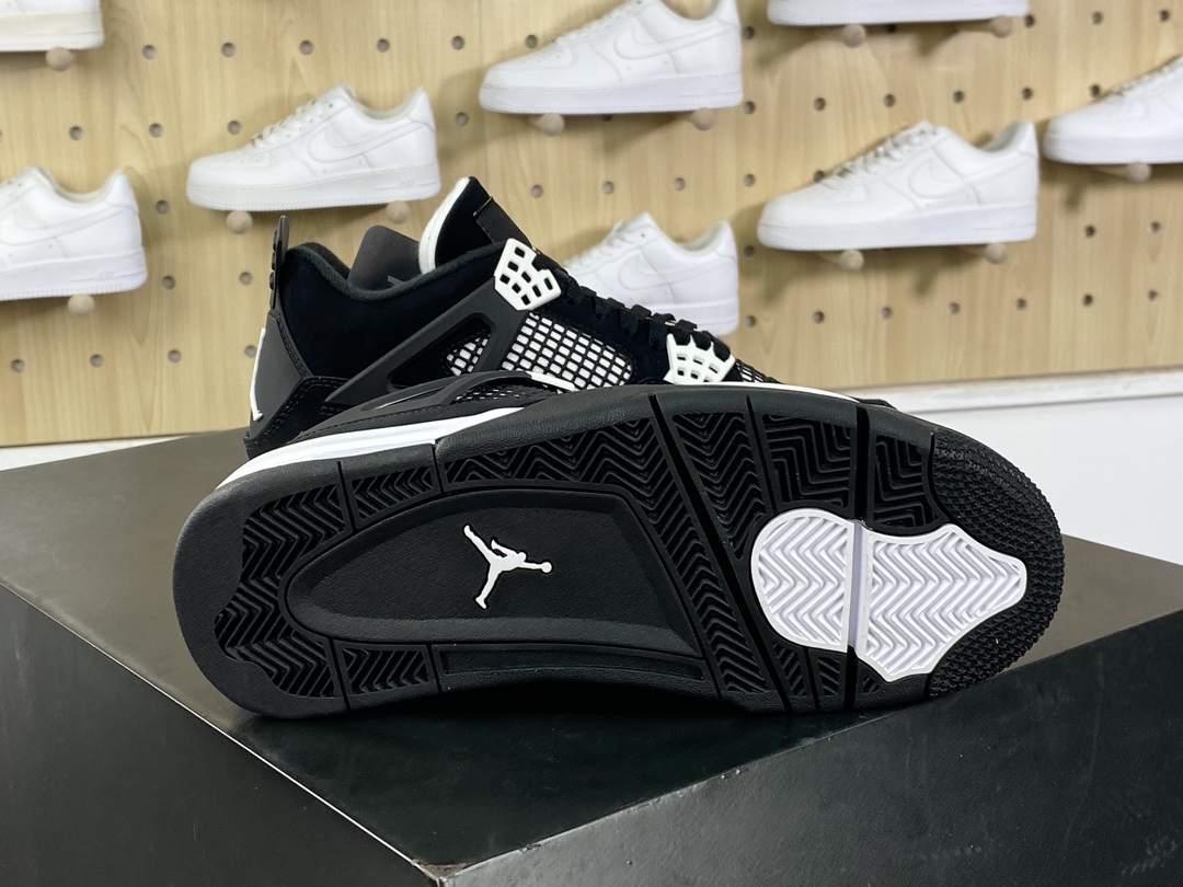 380 耐克Nike Air Jordan 4 Retro”Black White/Panda”迈克尔·乔丹AJ4代中帮篮球鞋“磨砂黑白熊猫”FQ8138-001