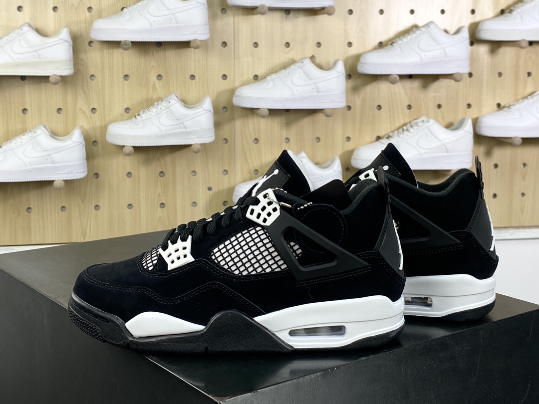 380 耐克Nike Air Jordan 4 Retro”Black White/Panda”迈克尔·乔丹AJ4代中帮篮球鞋“磨砂黑白熊猫”FQ8138-001