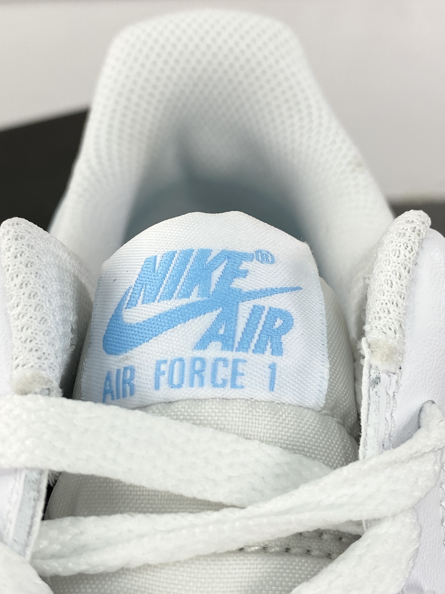 200 耐克Nike Air Force 1’07 Low”White/Black”空军一号经典低帮板鞋“皮革白蓝钩子”FQ4298-100