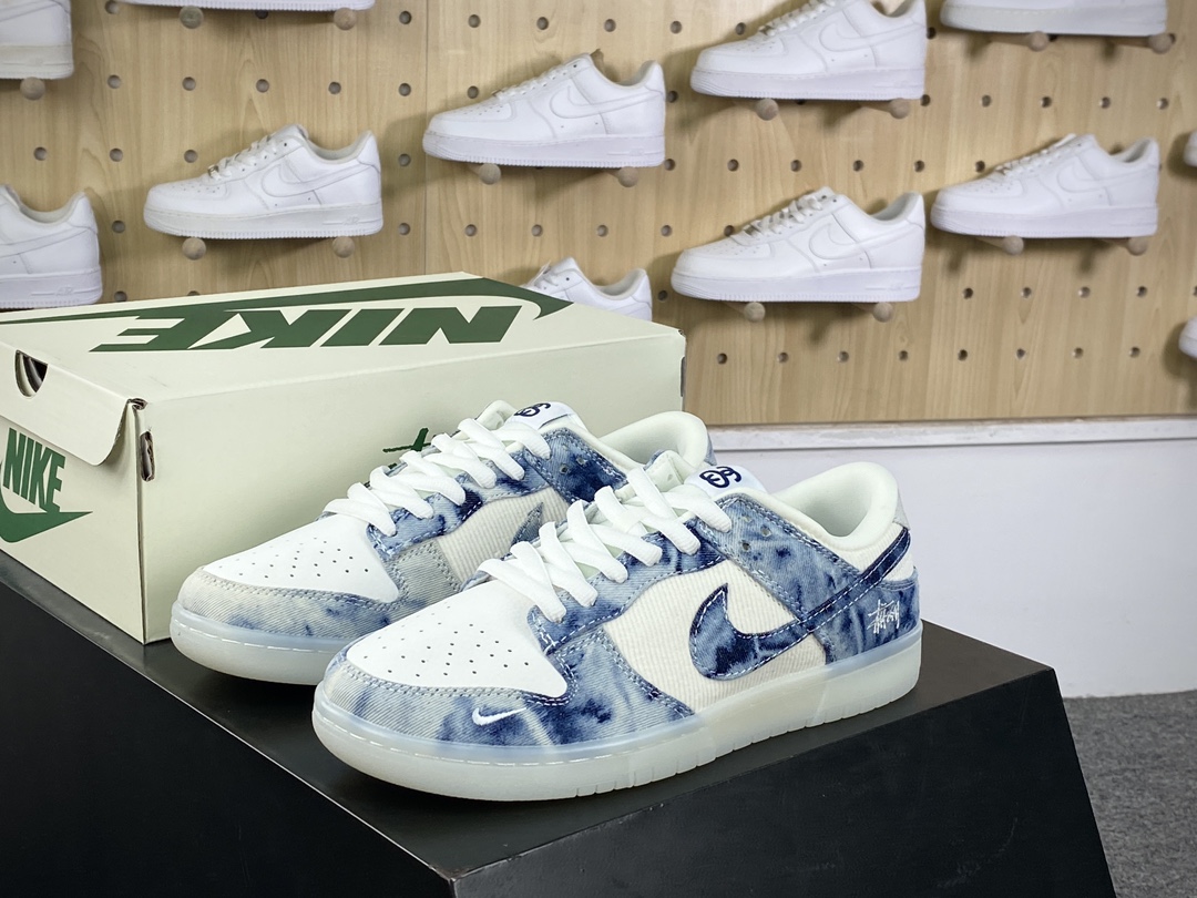 280 斯图西/Stussy x Nike By You SB Dunk Low Retro SP扣篮板鞋“米白水洗蓝斯图西LOGO”JH8039-937